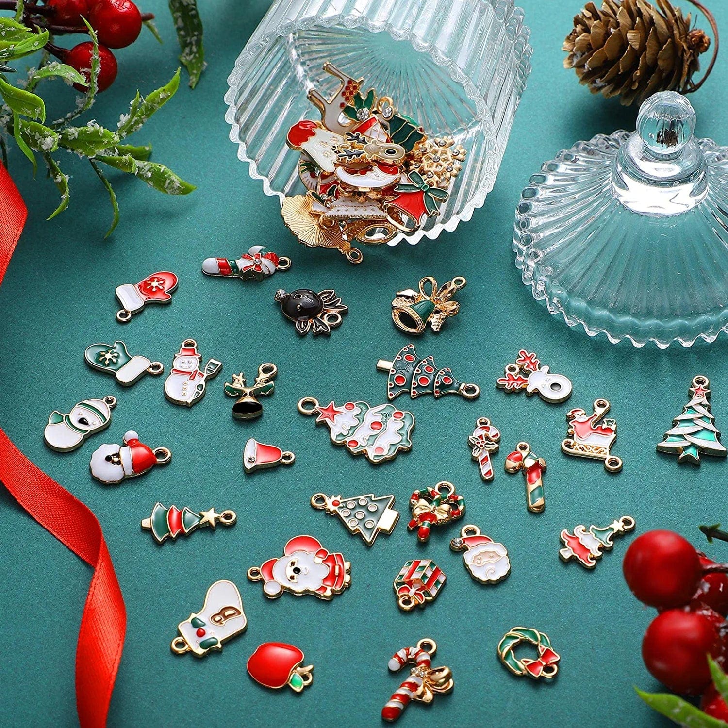 100 Pieces Cute Christmas Charms Pendants Xmas Santa Claus Pendants Mini Alloy Charms DIY Reindeer Pendants Snowman Charms for Necklace Bracelet Earrings Crafting Decoration Supplies