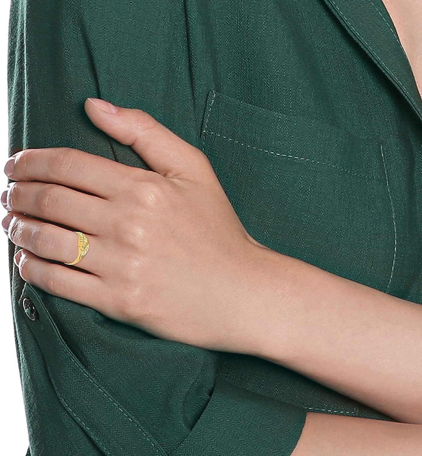 10K Yellow Gold Glamorous Ribbed and Domed Tapered Band Style Statement Ring