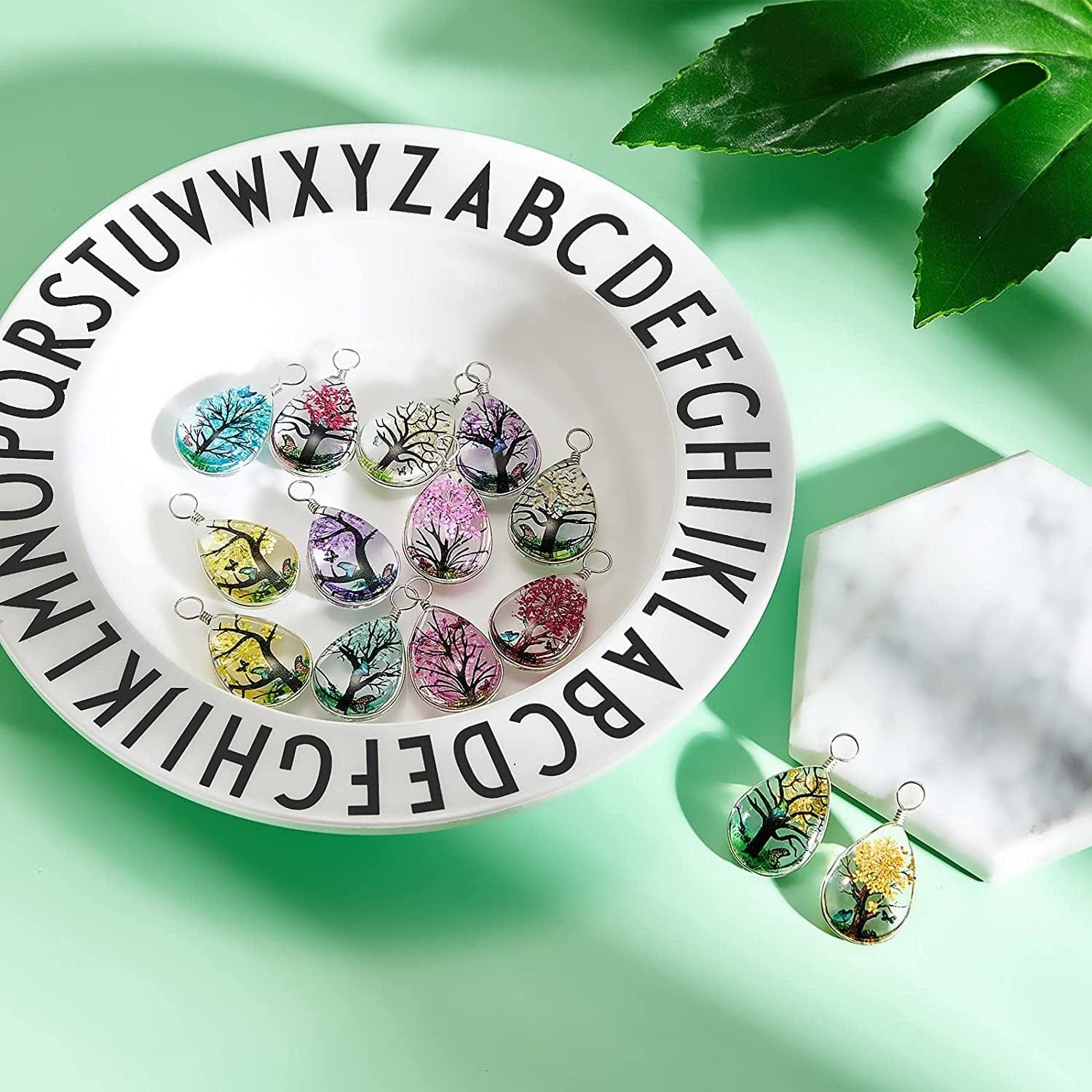 16 Pcs Dried Flowers Pendant Charms for Jewelry Making Transparent Tree Resin Beads Mixed Colors Lacework Resin Flower Charm Drop Pendants for Diy Jewelry Crafts,1 X 0.7 X 0.4 Inch