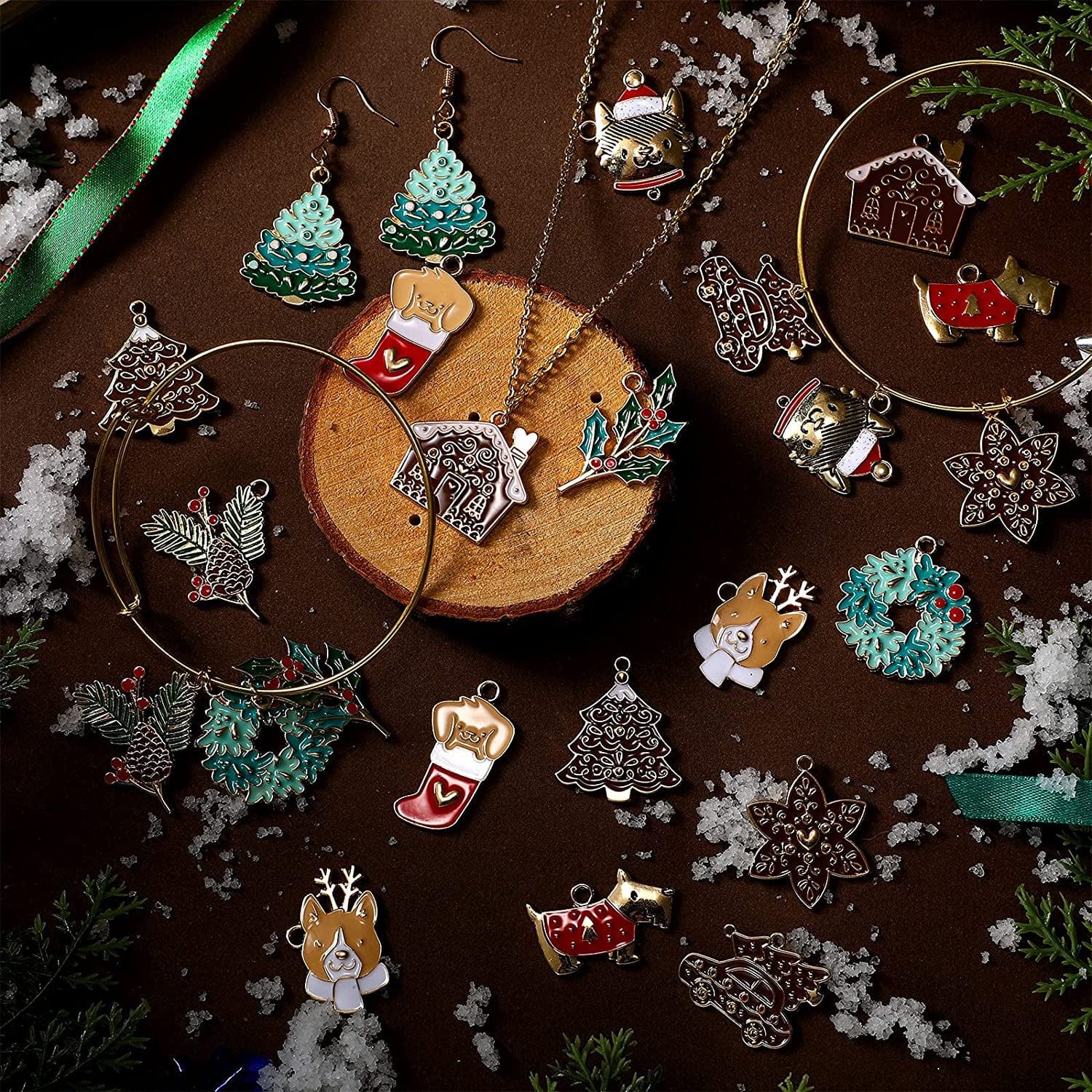 24 Pieces Christmas Charm Pendants Reindeer Embellishment Enamel Charms Assorted Gold Plated Xmas Pendants for Necklace Bracelet Jewelry Making Clothes Sewing Bags Decoration DIY Scrapbooking Supply