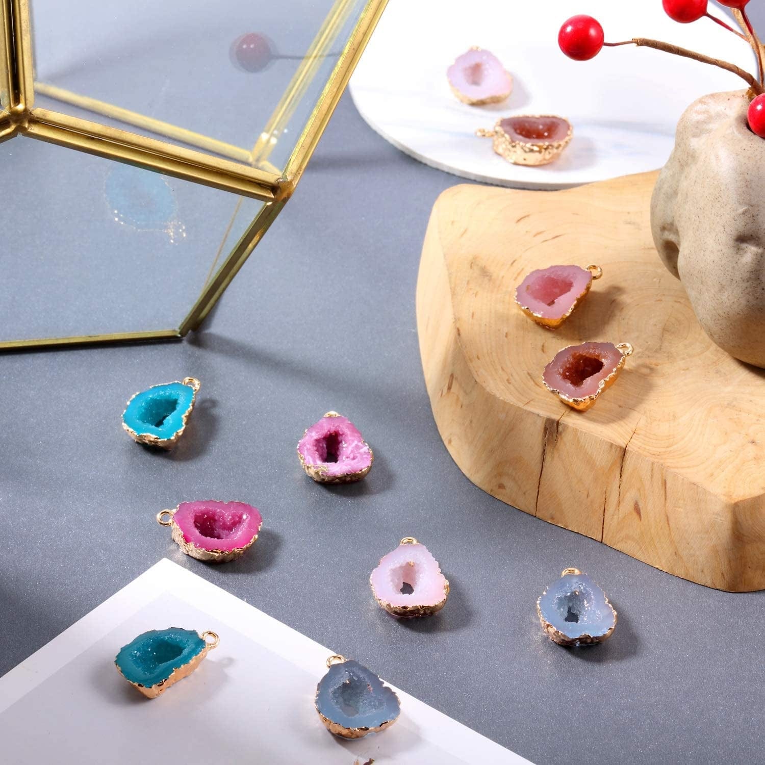 24 Pieces Resin Pendants Beads Charms Pendants Ore-Shaped Pendants Hollowed Beads Pendants Jewelry Findings for Girls Women DIY Necklace Jewelry Making