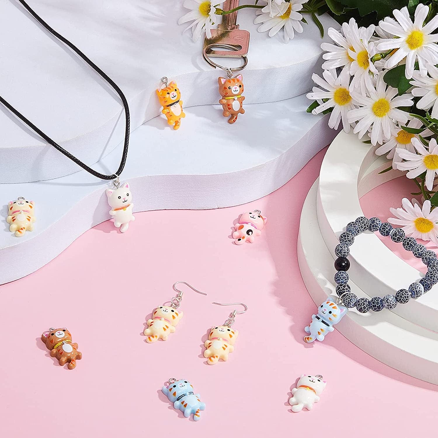 40 Pcs Resin Cat Pendant Charm Mini Cat Charms for Jewelry Making Decorative Cute Kitty Pendants for Necklace Bracelet Keychain Jewelry Making DIY Art Crafts, 8 Styles