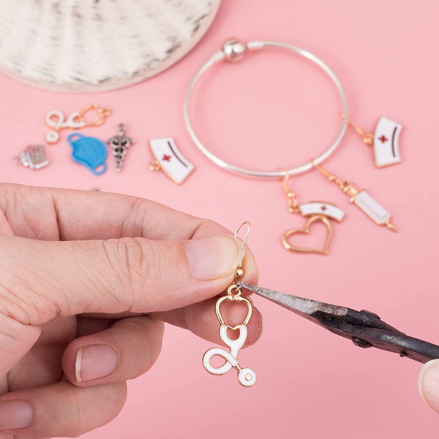 40Pcs Medical Nurse Charms Pendant Set, Gold Alloy Stethoscope Syringe Nurse Cap Hat for Jewelry Making Findings DIY Necklace Bracelet Craft Art Accessories