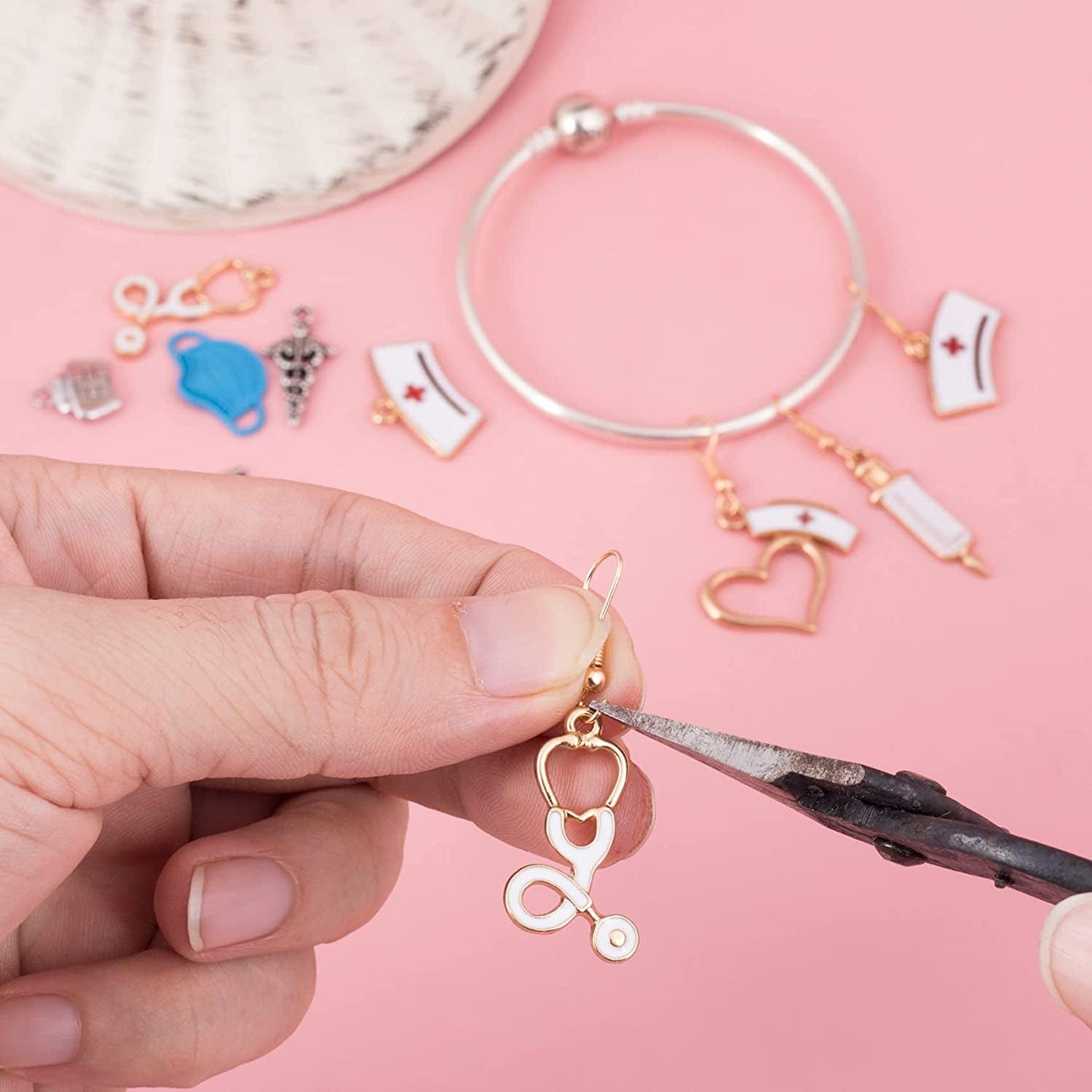 40Pcs Medical Nurse Charms Pendant Set, Gold Alloy Stethoscope Syringe Nurse Cap Hat for Jewelry Making Findings DIY Necklace Bracelet Craft Art Accessories