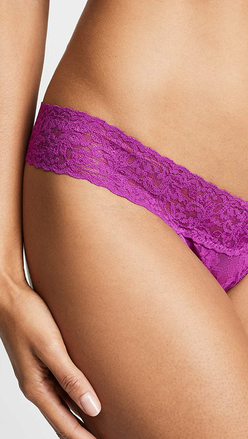 hanky panky, Signature Lace Low Rise Thong, One Size (2-12) Apparel & Accessories > Clothing > Underwear & Socks > Underwear hanky panky