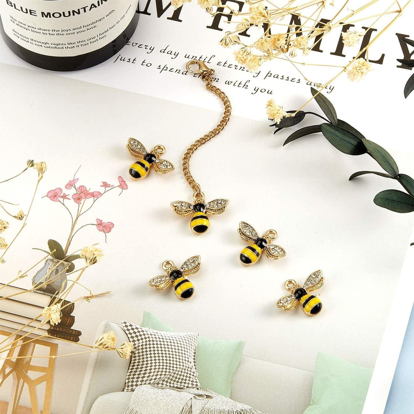 48 Pieces Enamel Bee Charms Bee Rhinestone Pendants Honeybee Jewelry Craft Charms with Holes for Jewelry Necklace Earring Bracelet DIY Making Supplies, 18 X 21 Mm