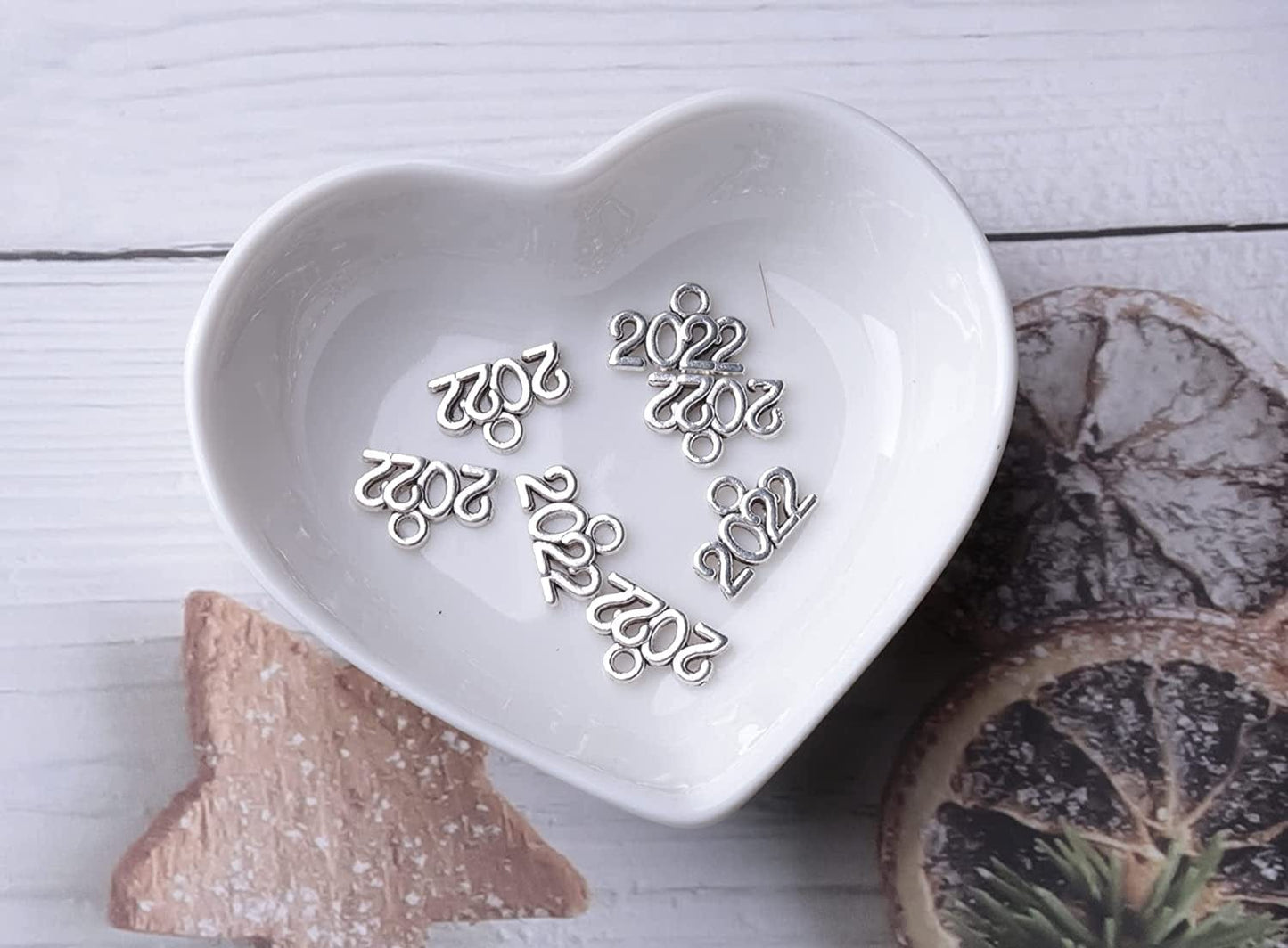 50 Pcs 2022 Charms Silver Year Signet Bulk Antique Number Pendants for Jewelry Making Finding Craft Accessories Necklace Bracelets Keychain DIY Project Christmas Décor (2022, Silver)