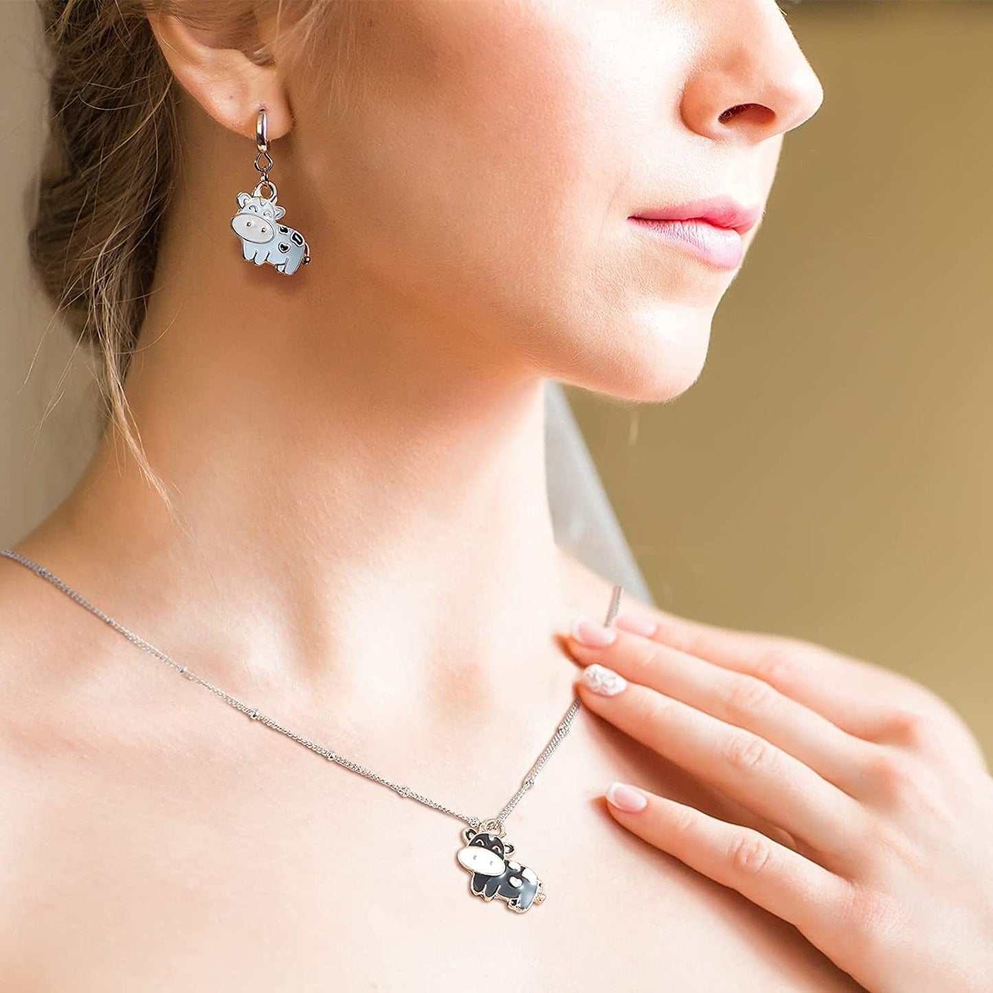 60 Pieces Cow Charms Colorful Animal Metal Charms DIY Cute Cow Enamel Pendants Cow Alloy Charms for Earring Necklace Bracelet Key Chain Jewelry Crafts, Including Black Cow and White Cow Styles