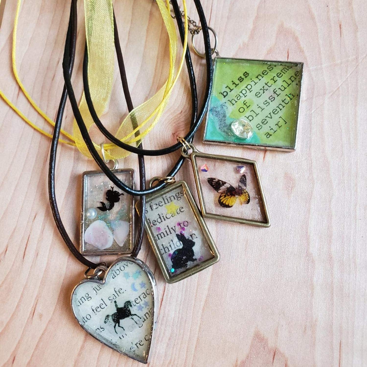 90 Pieces Open Bezel Pendants for Resin, 10 Styles Assorted Metal Geometric Hollow Frame Pendant Blanks Charms Craft Bezels Jewelry Molds for Earrings, Necklace, Making Supplies