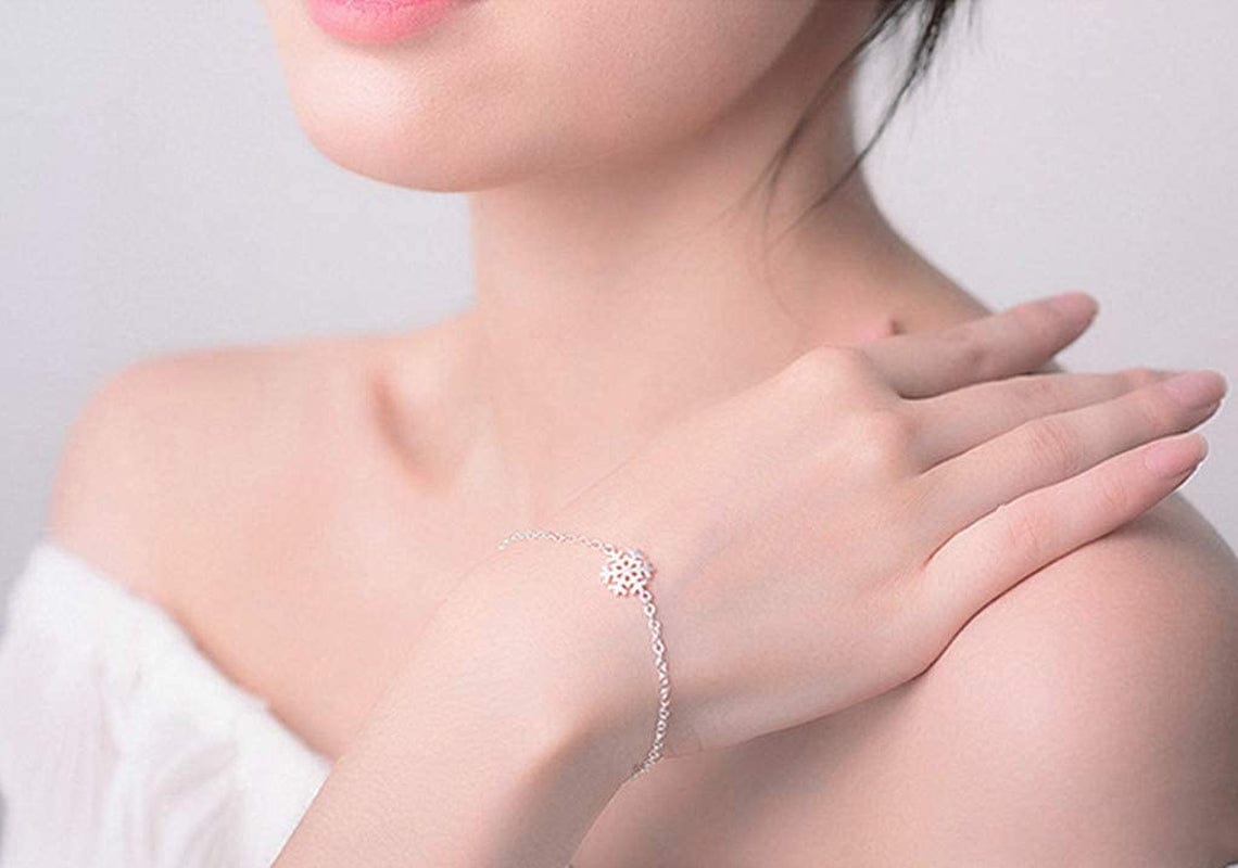 Assorted Christmas Snowflake Charms Xmas Pendant for Holiday DIY Jewelry Making Findings(100 Grams,About 90Pcs,Silver Tone)