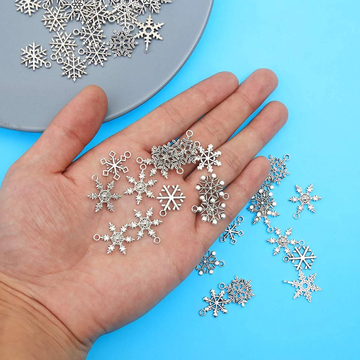 CCINEE 100 PCS Snowflake Antique Charms Silver Metal Pendants Wholesale Bulk Mixed DIY Jewelry Making Charms for Necklace Bracelet Making and Crafting
