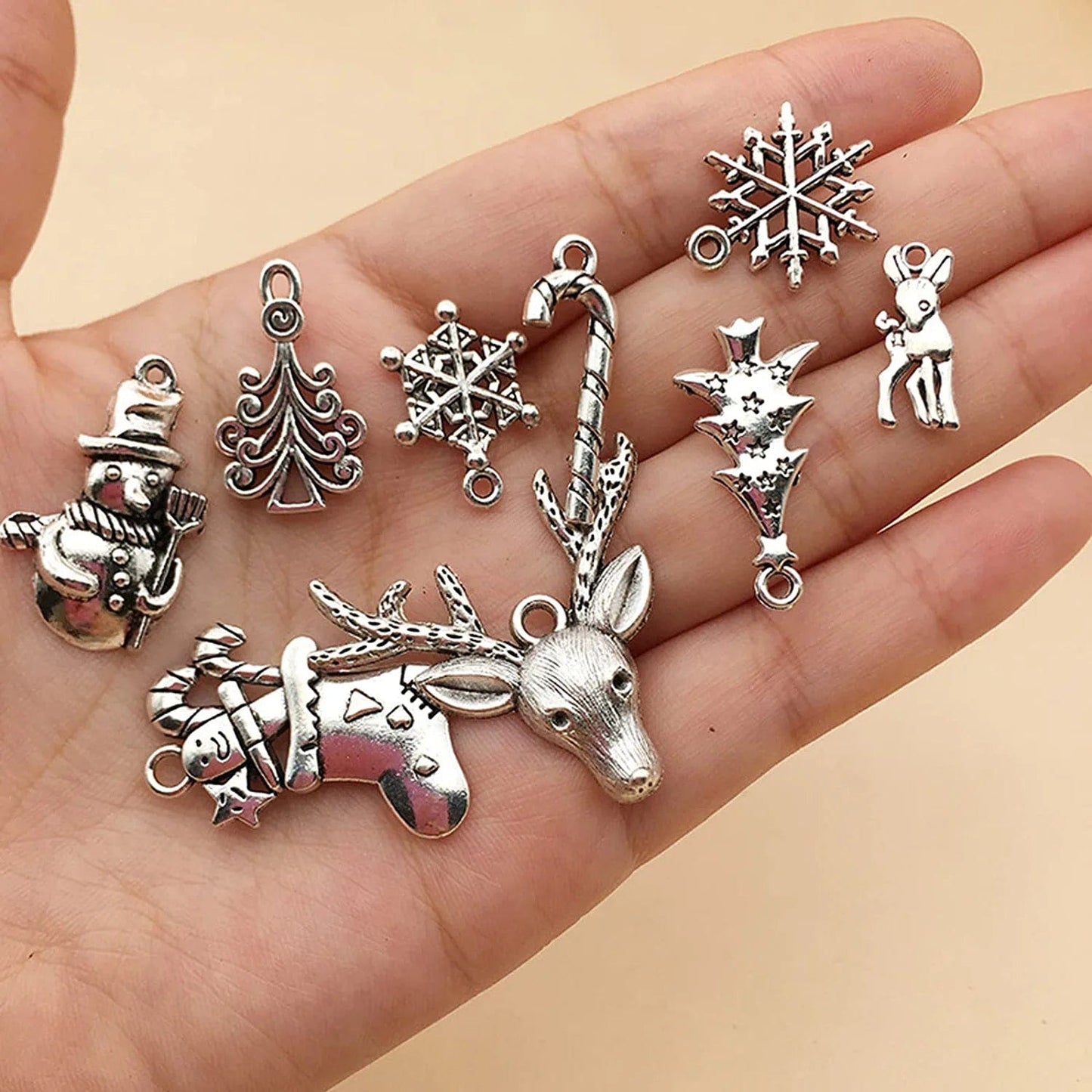 Christmas Charms Pendants- Christmas 50 Pcs Assorted Antique Silver Bracelet Charms for DIY Jewelry Making Winter Charms for Bracelet Accessories Necklaces Earrings Supplies Xmas Crafting