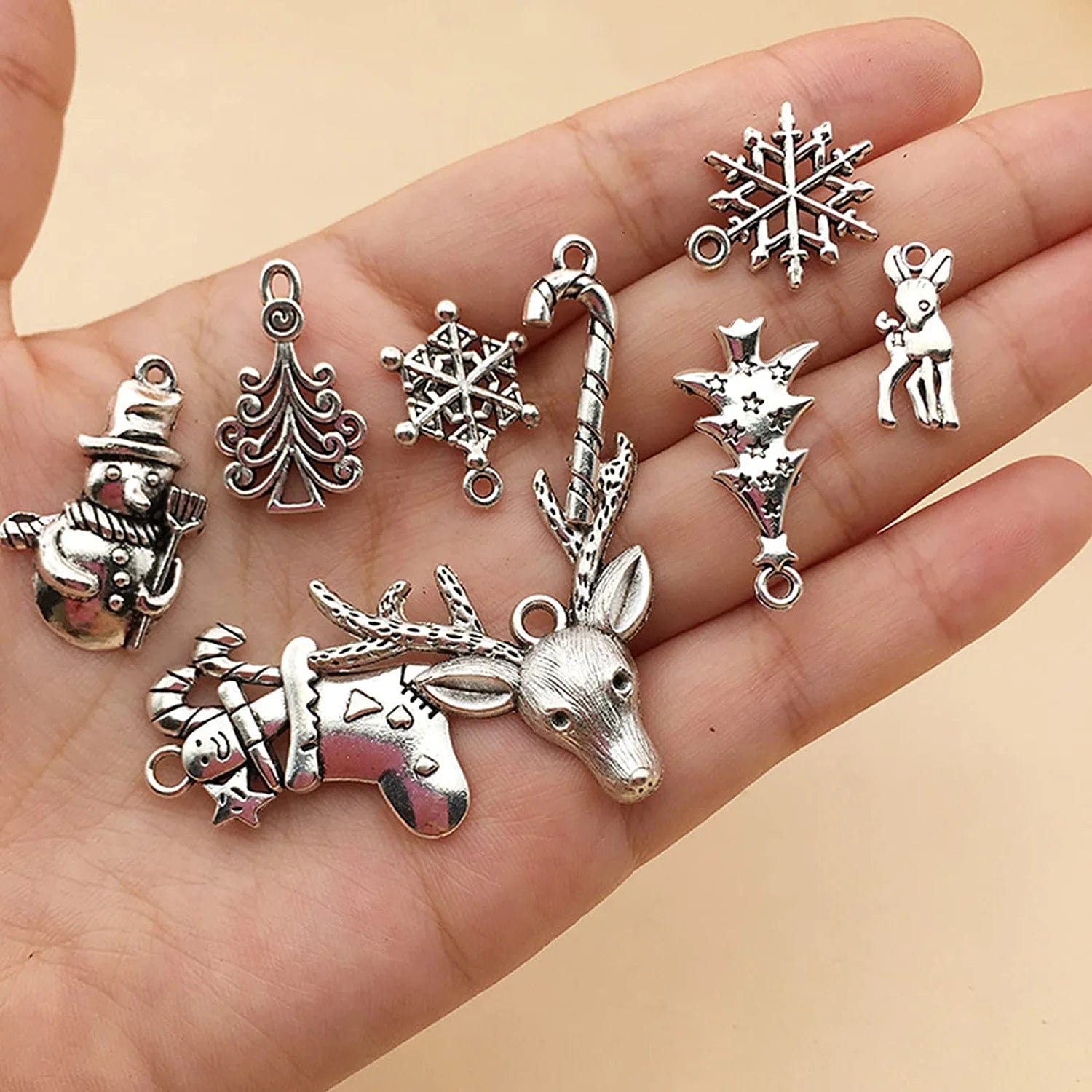 Christmas Charms Pendants- Christmas 50 Pcs Assorted Antique Silver Bracelet Charms for DIY Jewelry Making Winter Charms for Bracelet Accessories Necklaces Earrings Supplies Xmas Crafting