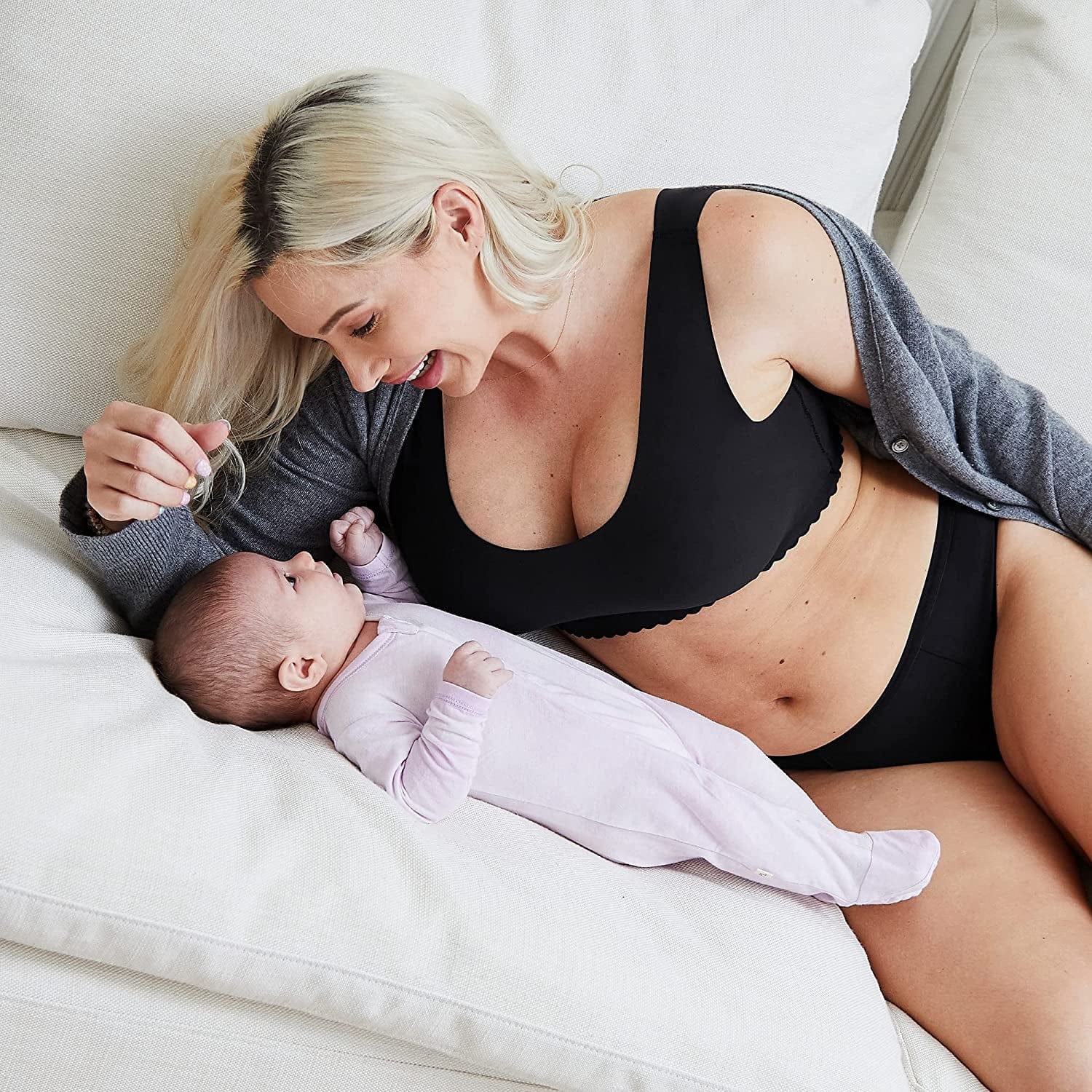 - Comfy Seamless Bra (Scoop Neck) Style No Dig Bra