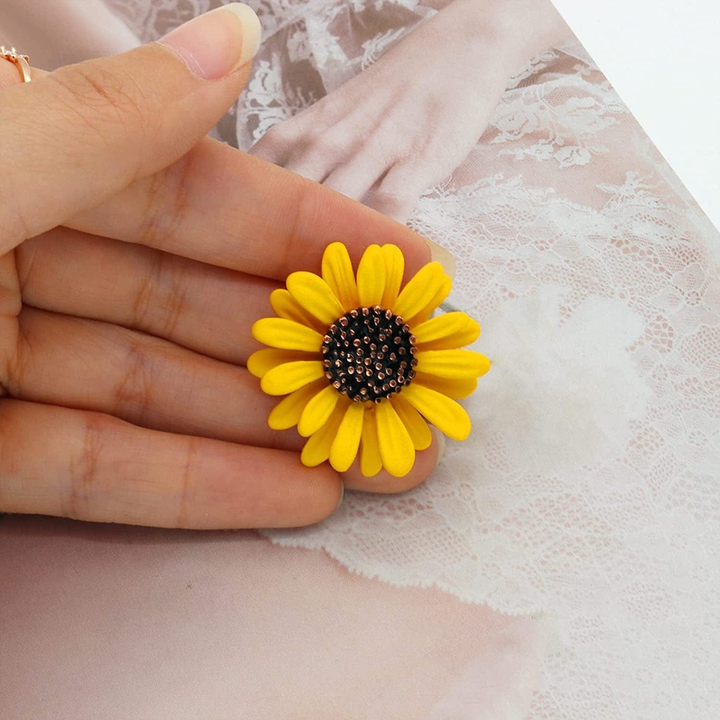 Cute Daisy Flower Brooch Pins, Plant Sunflower Suit Lapel Pin,Yellow White Sun Flower Dress Neckline Pin for Women Girls Men Gifts