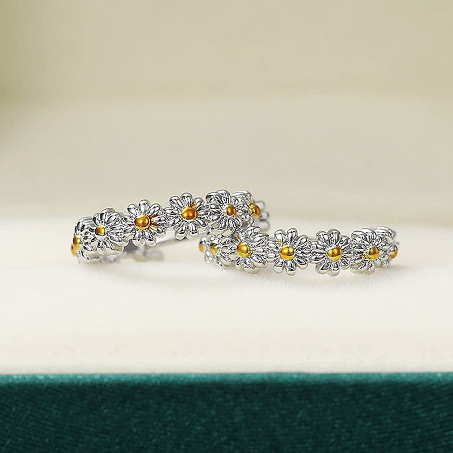 Cute Flower Daisy Earrings,Exaggerated Fashion Daisy Earrings,Trendy Light Luxury Fashion Female Retro for Wife Girlfriend