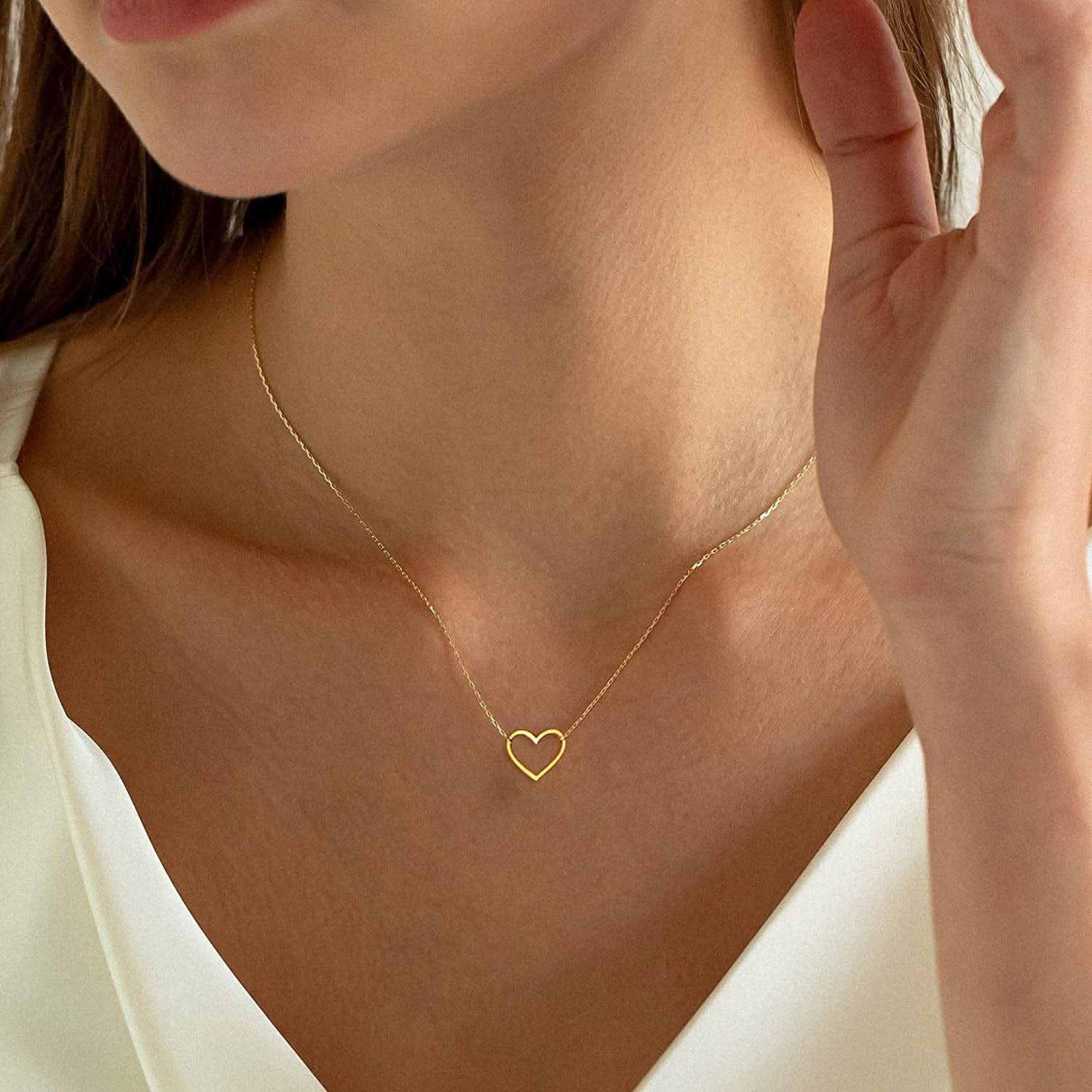 Cute Heart Necklace Tiny 14K Gold Heart Pendant Choker Necklaces Small Gold Love Open Heart Chain Necklace for Women Dainty Gold Necklace Gifts for Her