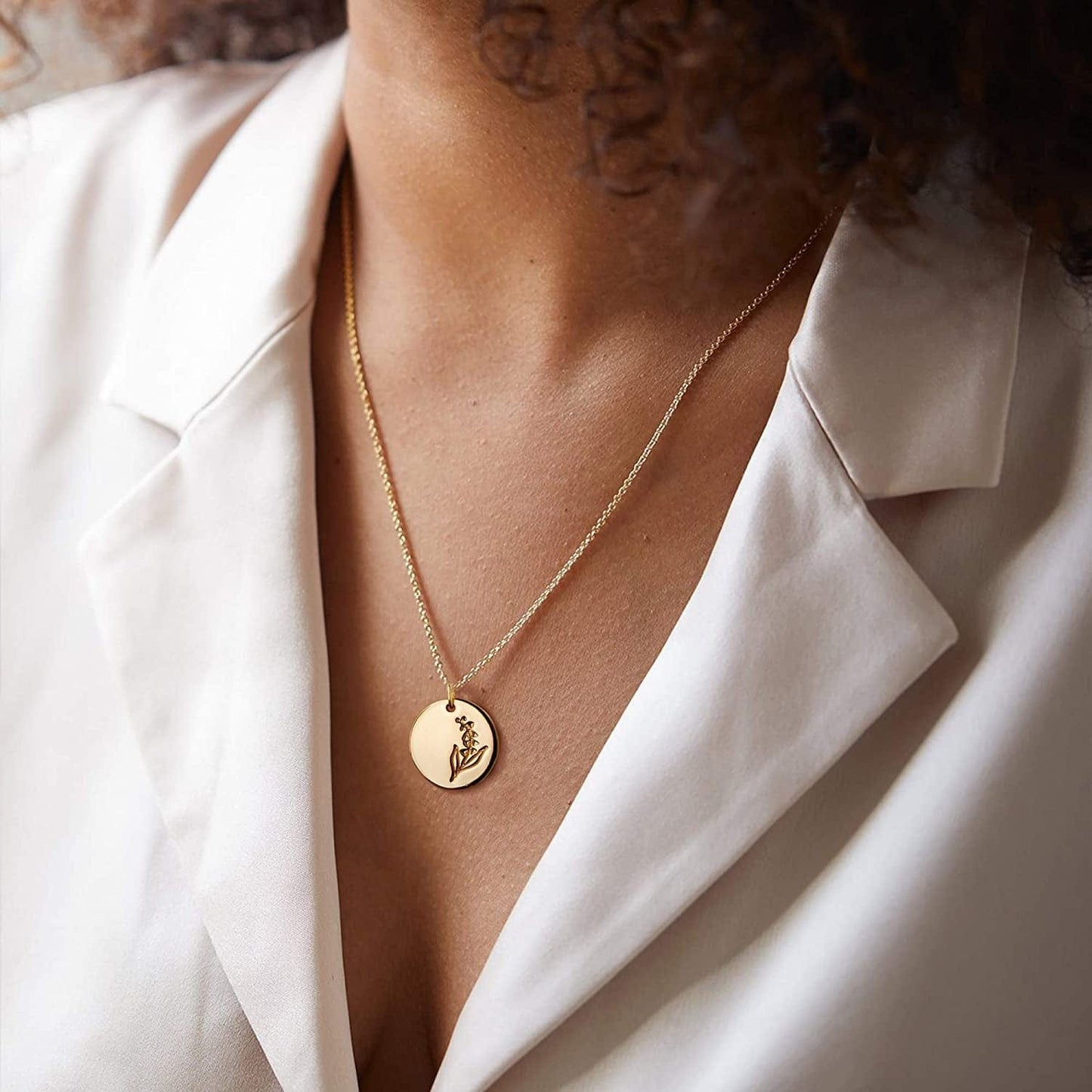 DREMMY STUDIOS Birth Month Flower Pendant Necklace 18K Gold Plated Dainty Simple Month Birth Floral Disc Pendant Engrave Coin Necklace Minimalist Delicate Custom for Mom Daughter Gift for Her