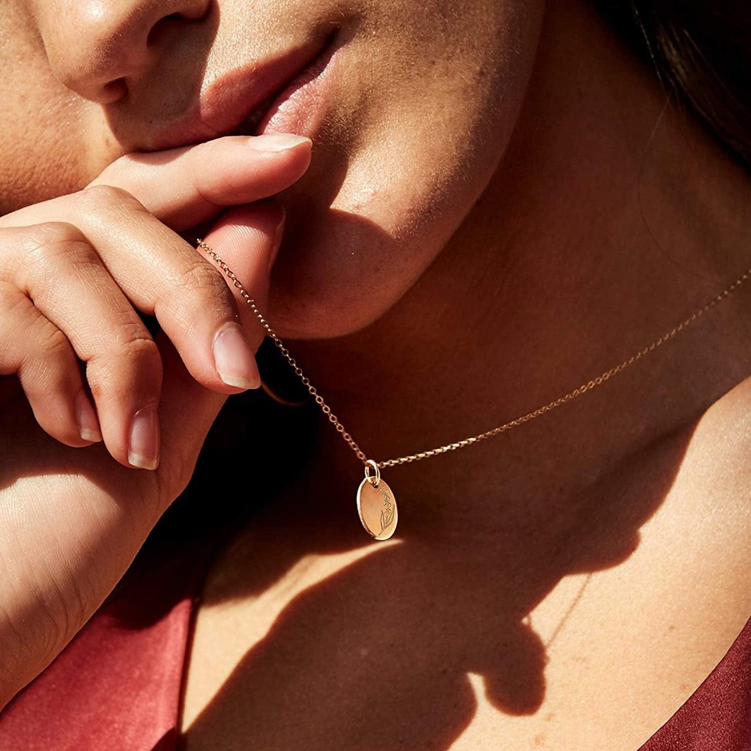 DREMMY STUDIOS Birth Month Flower Pendant Necklace 18K Gold Plated Dainty Simple Month Birth Floral Disc Pendant Engrave Coin Necklace Minimalist Delicate Custom for Mom Daughter Gift for Her