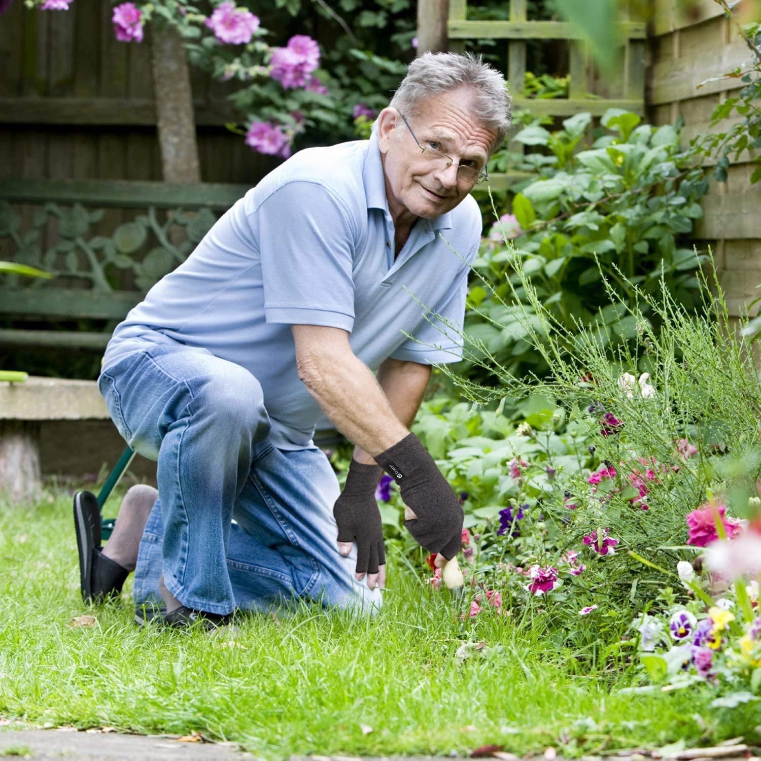 Duerer Arthritis Compression Gloves Women Men for RSI, Carpal Tunnel, Rheumatiod, Tendonitis, Fingerless Gloves for Computer Typing and Dailywork (Black, M) Apparel & Accessories > Clothing Accessories > Gloves & Mittens Duerer