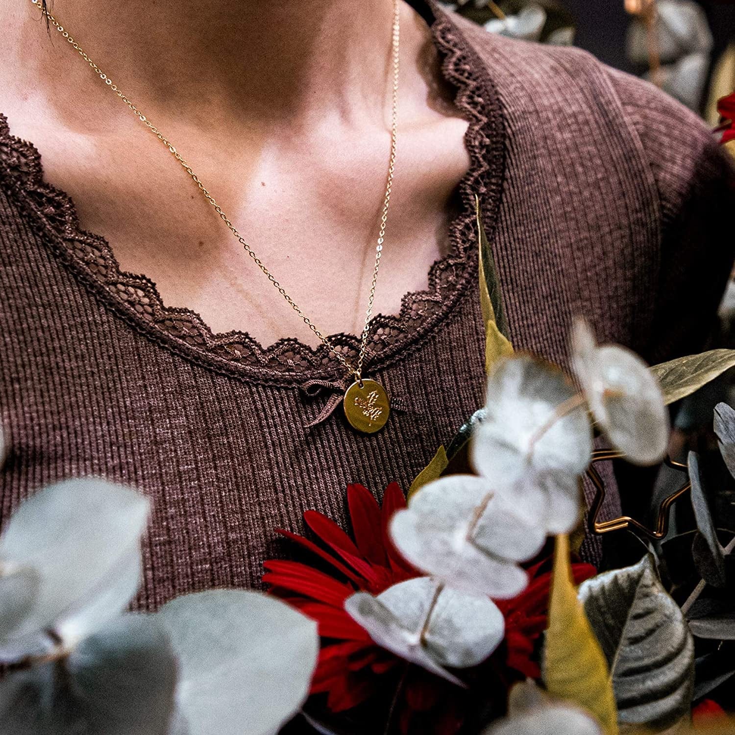 Flower Necklace for Women 18K Plated Gold Dainty Disk Disc Coin Pendant Minimalist Floral Necklace Classic Birth Flower Necklace Delicate Personalized Gift for Her