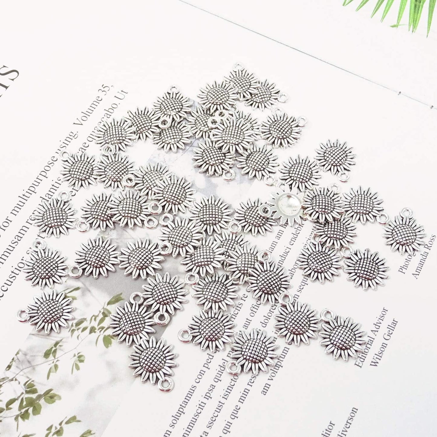 Honbay 50PCS Vintage Alloy Sunflower Charms Pendant for Jewelry Making or DIY Crafts (Silver)