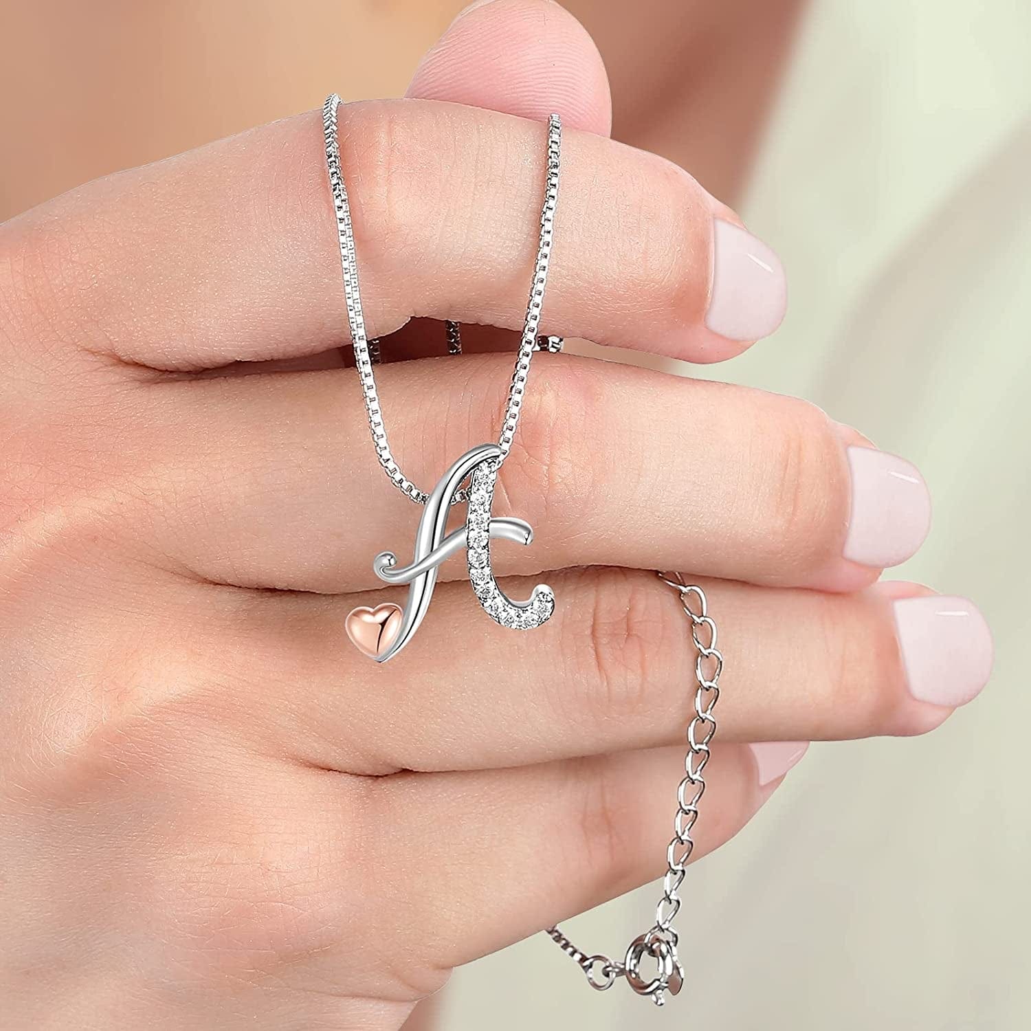 Initial Necklaces for Women, 14K Gold Plated Pendant Letter Necklace for Women Teen Girls , Dainty Gold Necklace Letter Necklace Initial Necklace Jewelry Gifts for Women Girls