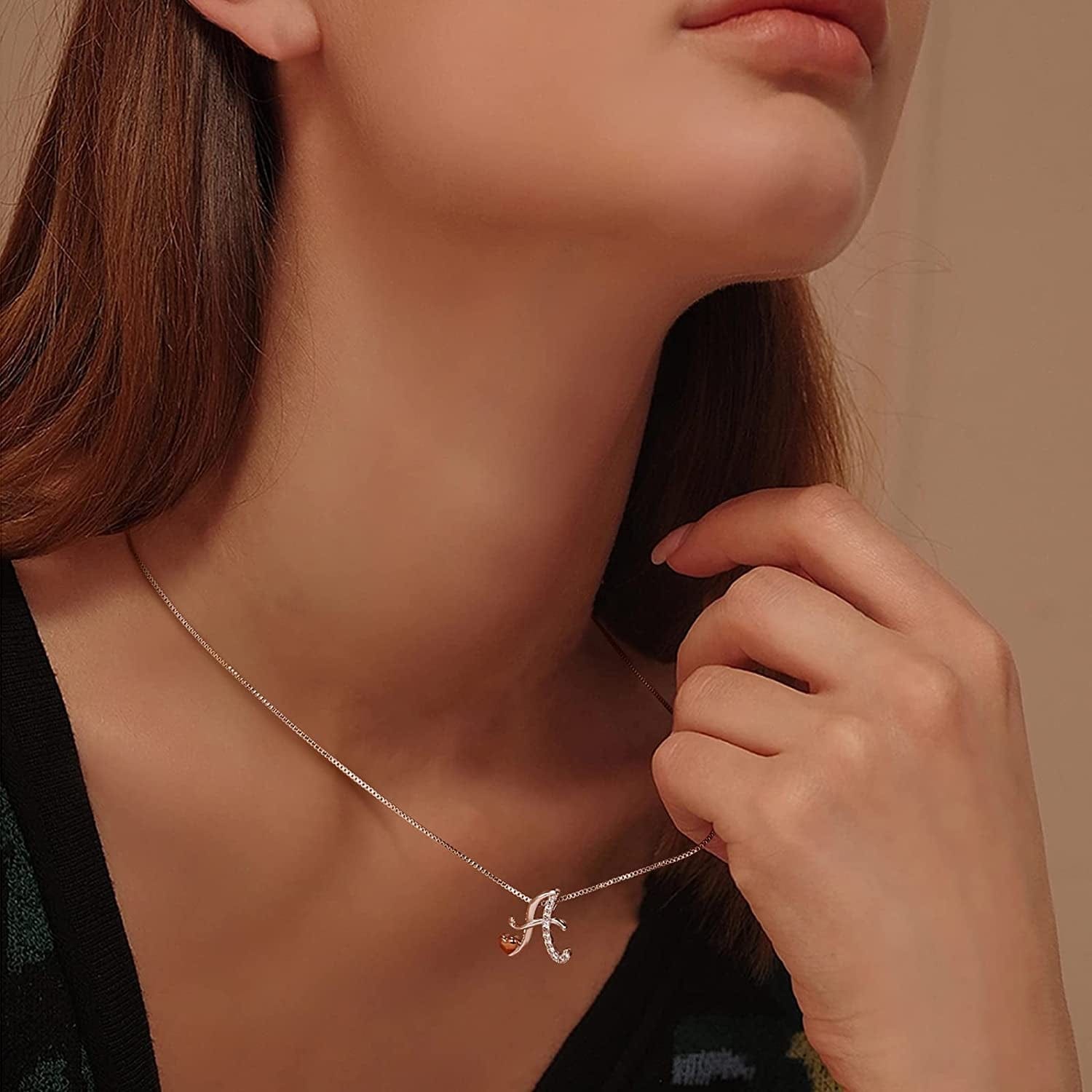 Initial Necklaces for Women, 14K Gold Plated Pendant Letter Necklace for Women Teen Girls , Dainty Gold Necklace Letter Necklace Initial Necklace Jewelry Gifts for Women Girls