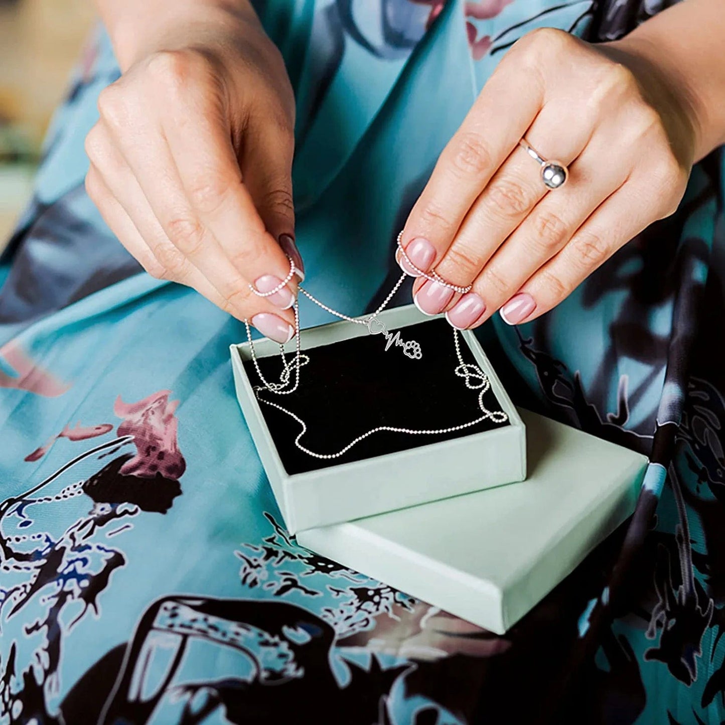 Jewelry Charms Heart and Paw Charm Dog Paw Heart Beating Connector Pendants for DIY Necklace Bracelet Earring Materials 100Pcs