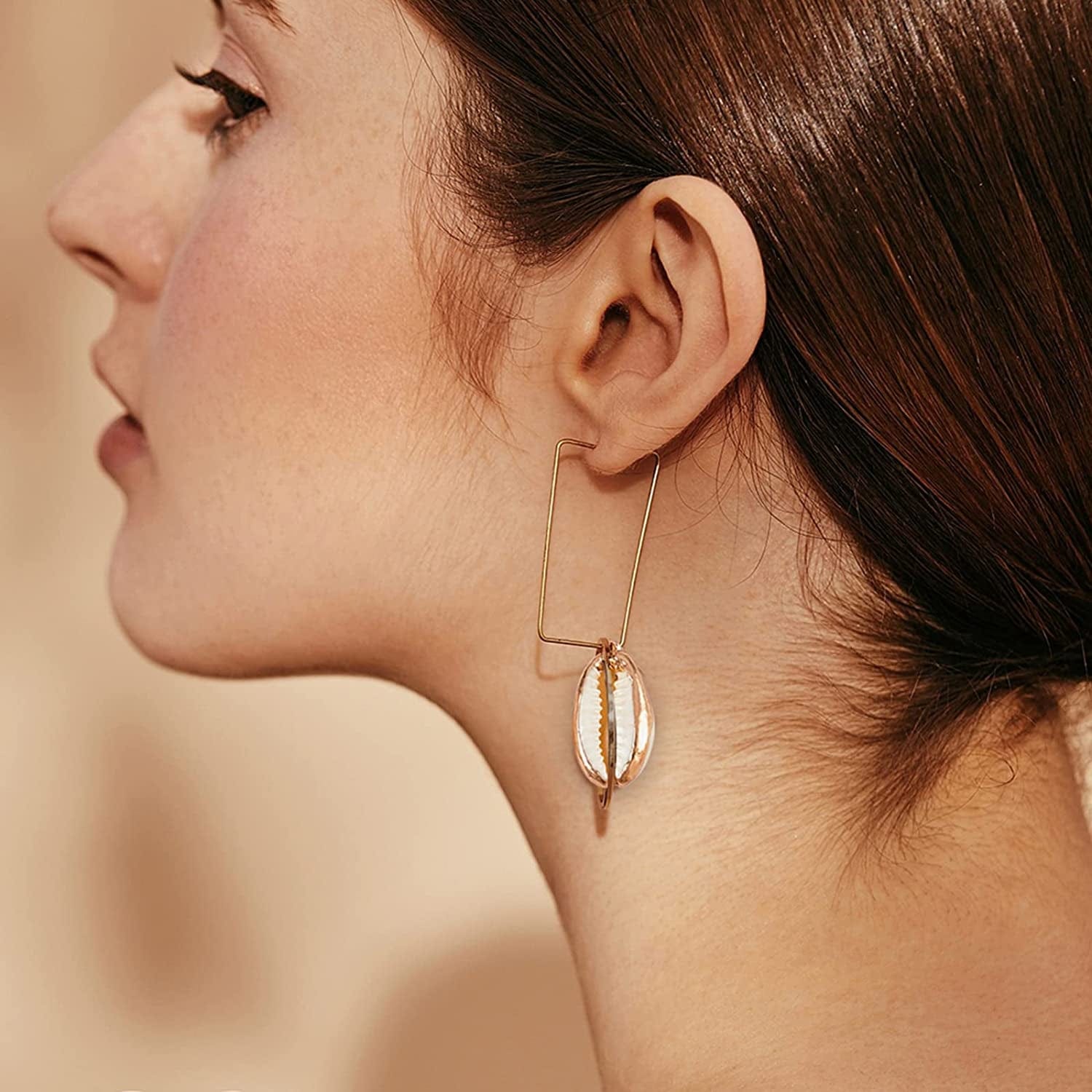 PH Pandahall 10 Style Natural Sea Shell Charms Beads 20Pcs Summer Seashell Pendants Spiral Sea Shells Gold Plated Pendant Ocean Beach Charms for Boho Earring Necklace Bracelet Jewelry Making