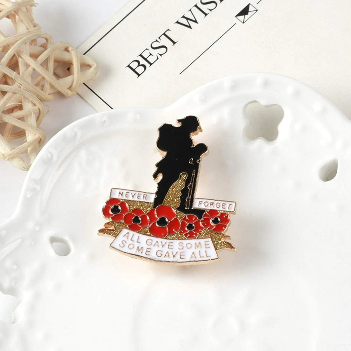 Poppy Enamel Pins for Veterans Memorial Day Military Patriotic Brooch Lapel Pin Solider Remembrance Day Jewelry Memorial Gifts