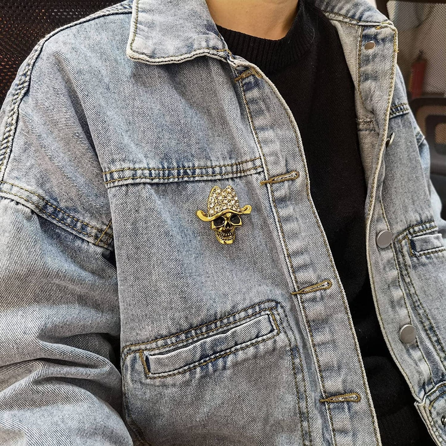 Skull Brooch, Gold Plated Skeleton Brooch Pin for Women Men, Goth Pirate Brooches with Rhinestones, Halloween Pins for Backpacks, Hat, Jackets, Lapel, Collar (Skull Gold)