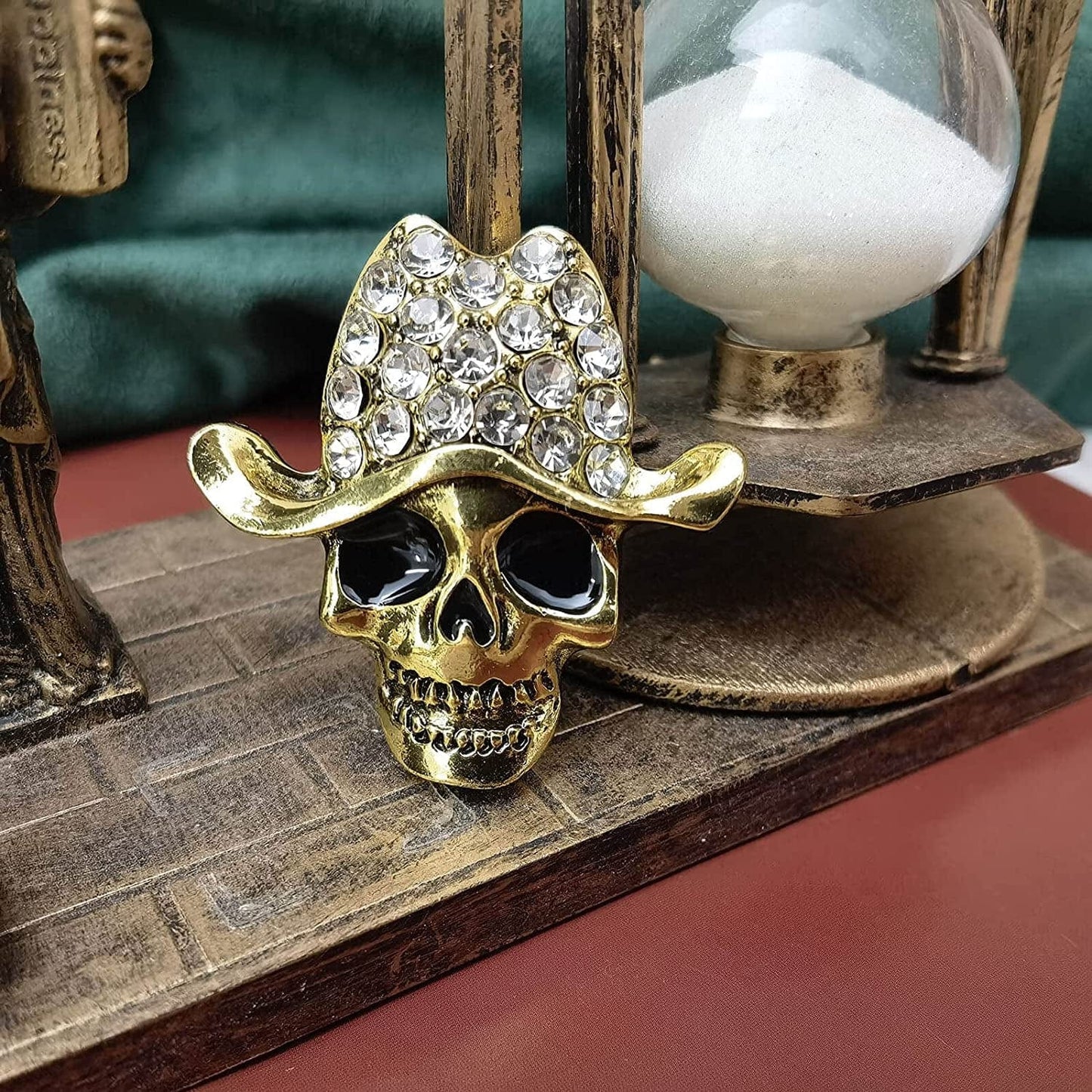 Skull Brooch, Gold Plated Skeleton Brooch Pin for Women Men, Goth Pirate Brooches with Rhinestones, Halloween Pins for Backpacks, Hat, Jackets, Lapel, Collar (Skull Gold)