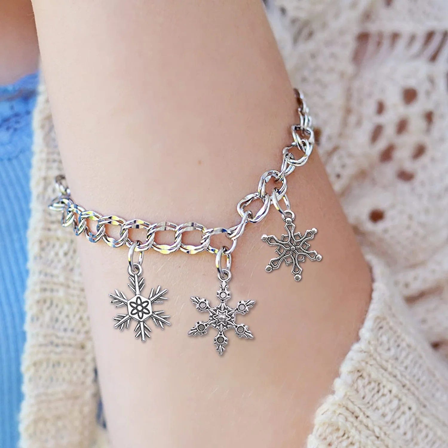 Snowflake Charms Pendants- Christmas 70 Pcs Assorted Antique Silver Bracelet Charms for DIY Jewelry Making Winter Charms for Bracelet Accessories Necklaces Earrings Supplies Xmas Crafting