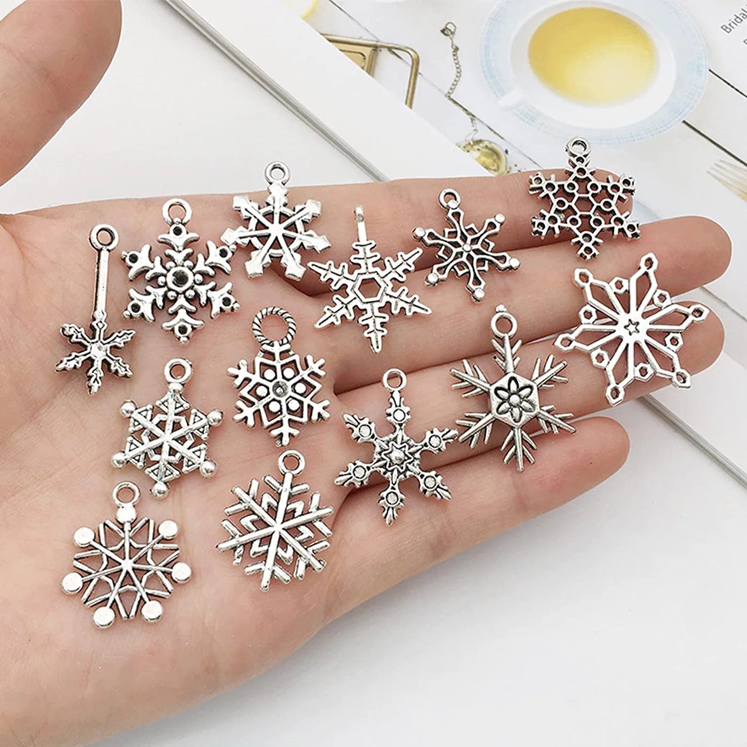 Snowflake Charms Pendants- Christmas 70 Pcs Assorted Antique Silver Bracelet Charms for DIY Jewelry Making Winter Charms for Bracelet Accessories Necklaces Earrings Supplies Xmas Crafting