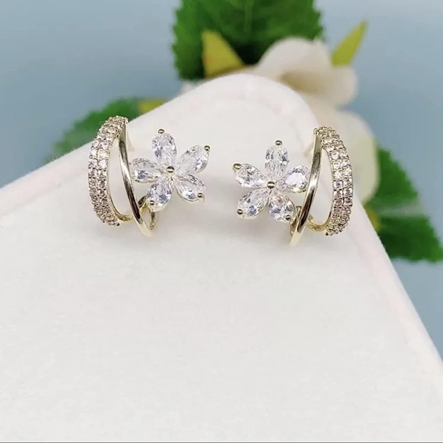 Sparkly Earrings for Women Dangle Korean Trendy Earrings Micro Encrusted with Diamonds Small C Ring Zircon Five Petal Flower Design Exquisite Earrings Silver Needles Little Earrings