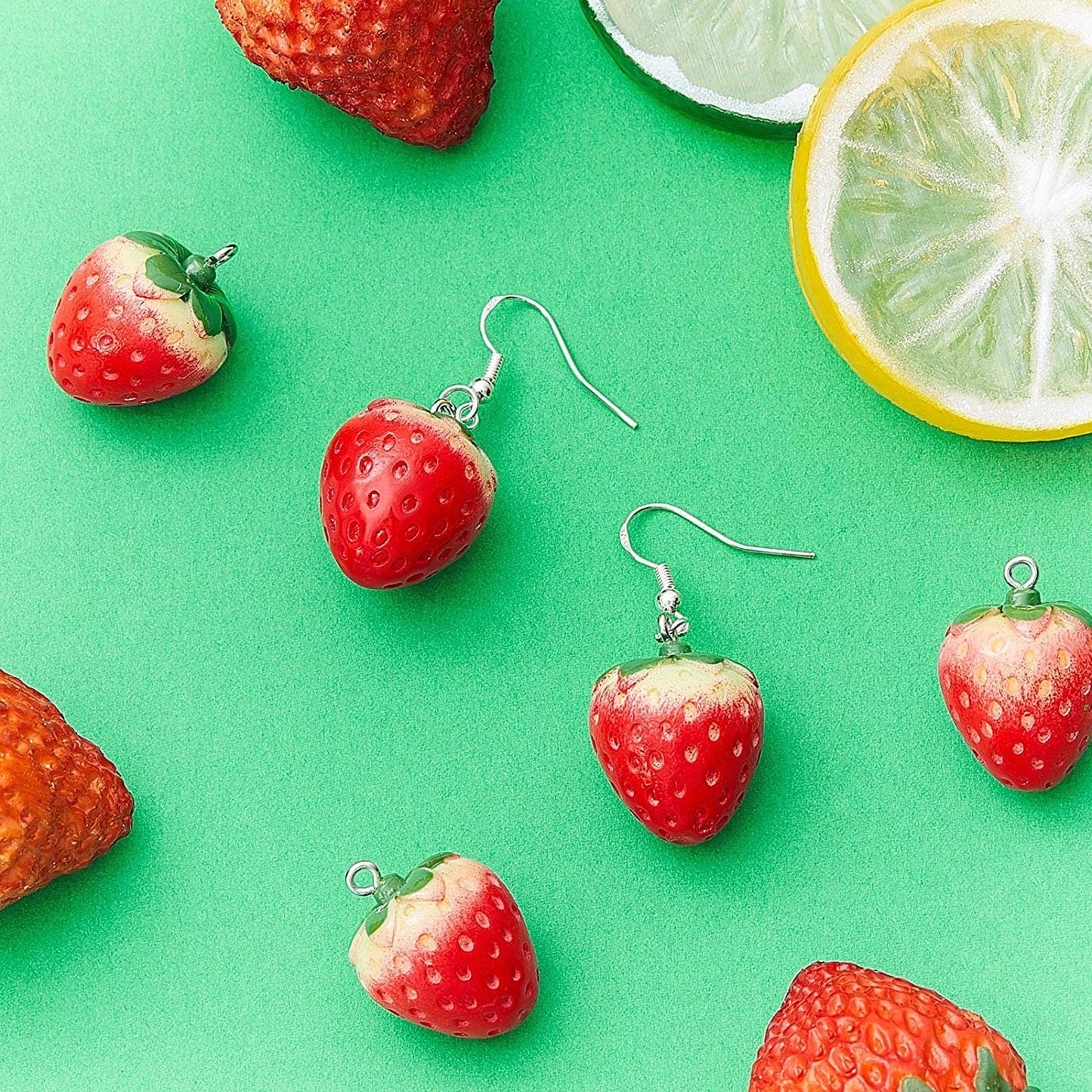Strawberry Pendant Charms Fruit Charms Strawberry Earring Resin Charms 3D Strawberry Hanging Pendant Ornament for Earring Bracelet Necklace DIY Jewelry Making Accessories