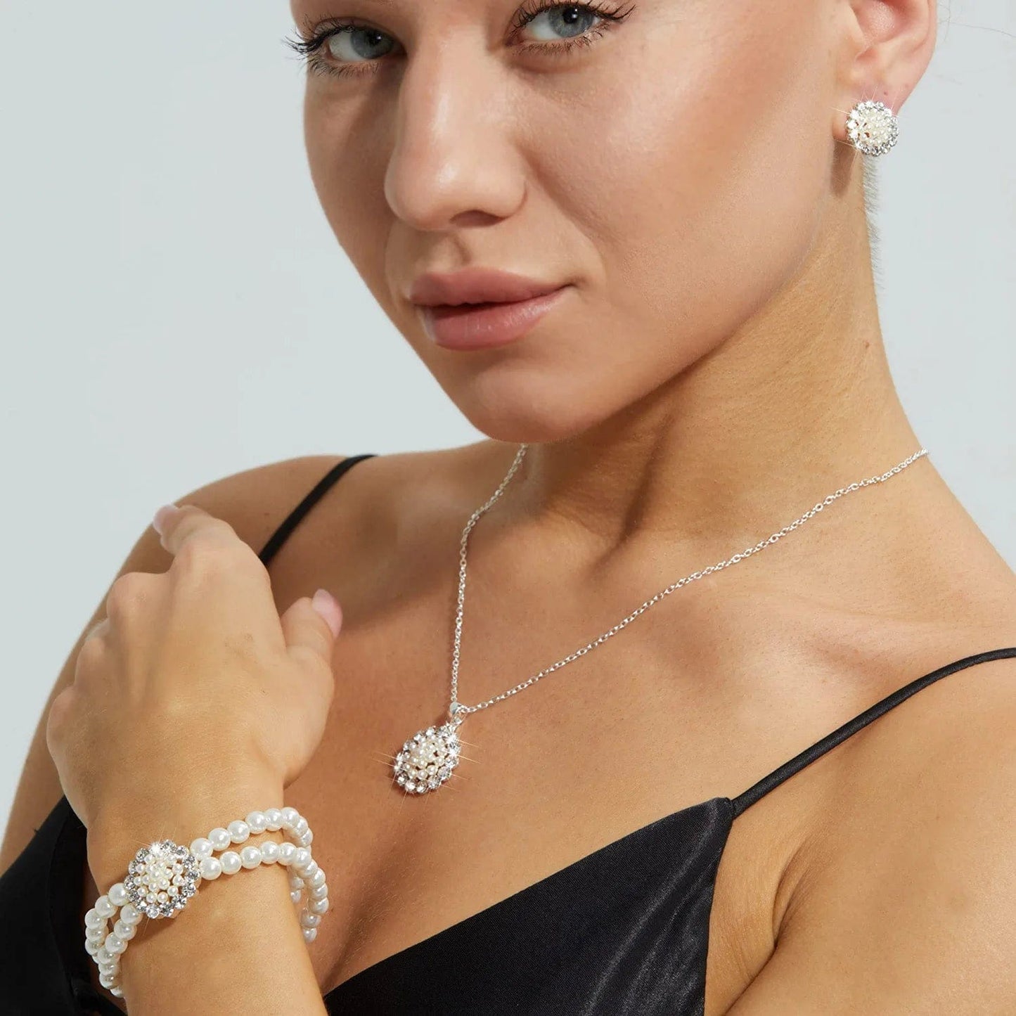 Uqvn Silver Gold Bridesmaid Jewelry Set for Wedding of 4 6 8 Set, Pearl Necklace Earrings Bracelet Gifts Set for Bridesmaid on Wedding Day Bachelorette Party