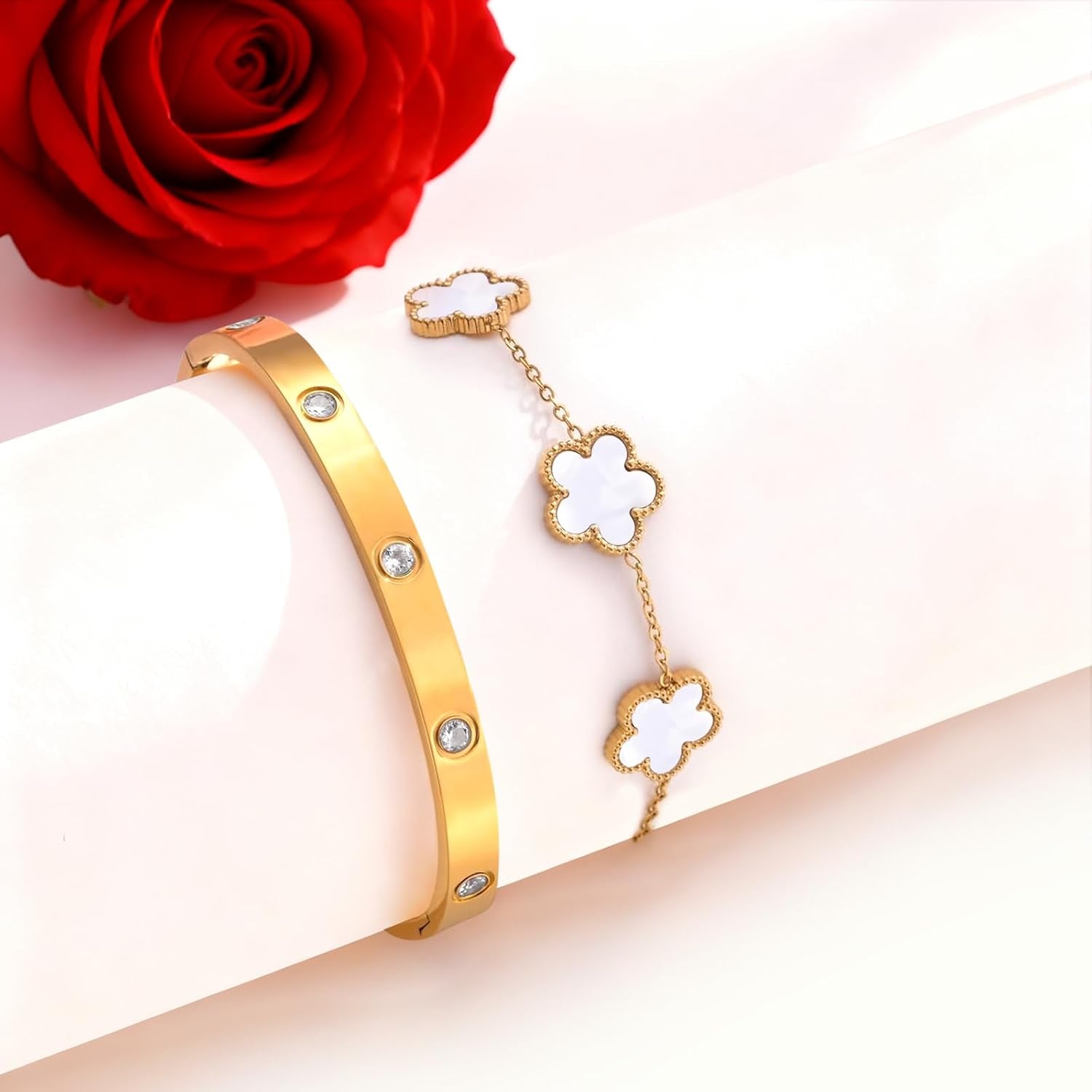 2Pcs Clover Bracelet Set for Women 18K Gold Plated Four Leaf Clover Bracelet Love Bangle Bracelet Stack Lucky Bracelets Gold Link Bracelets Trendy Jewelry Gift for Women Birthday Christmas