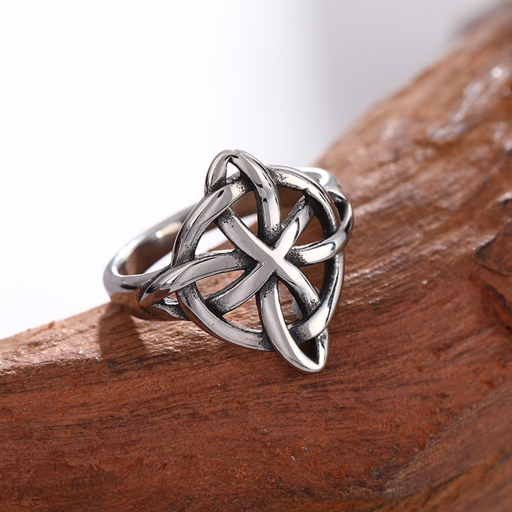 Close-up of witch knot ring demonstrating detailed Celtic jewelry craftsmanship
