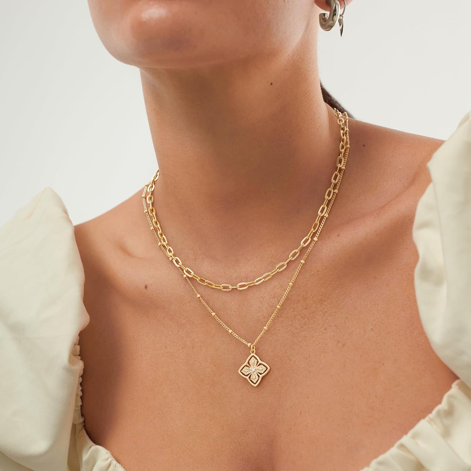 VALLOEY ROVER Gold Clover Necklace, Layered Necklaces for Women 14K Gold Plated Dainty Clover Pendant Necklace Set Link Chain Choker Necklaces Stackable Simple Gold Jewelry for Women