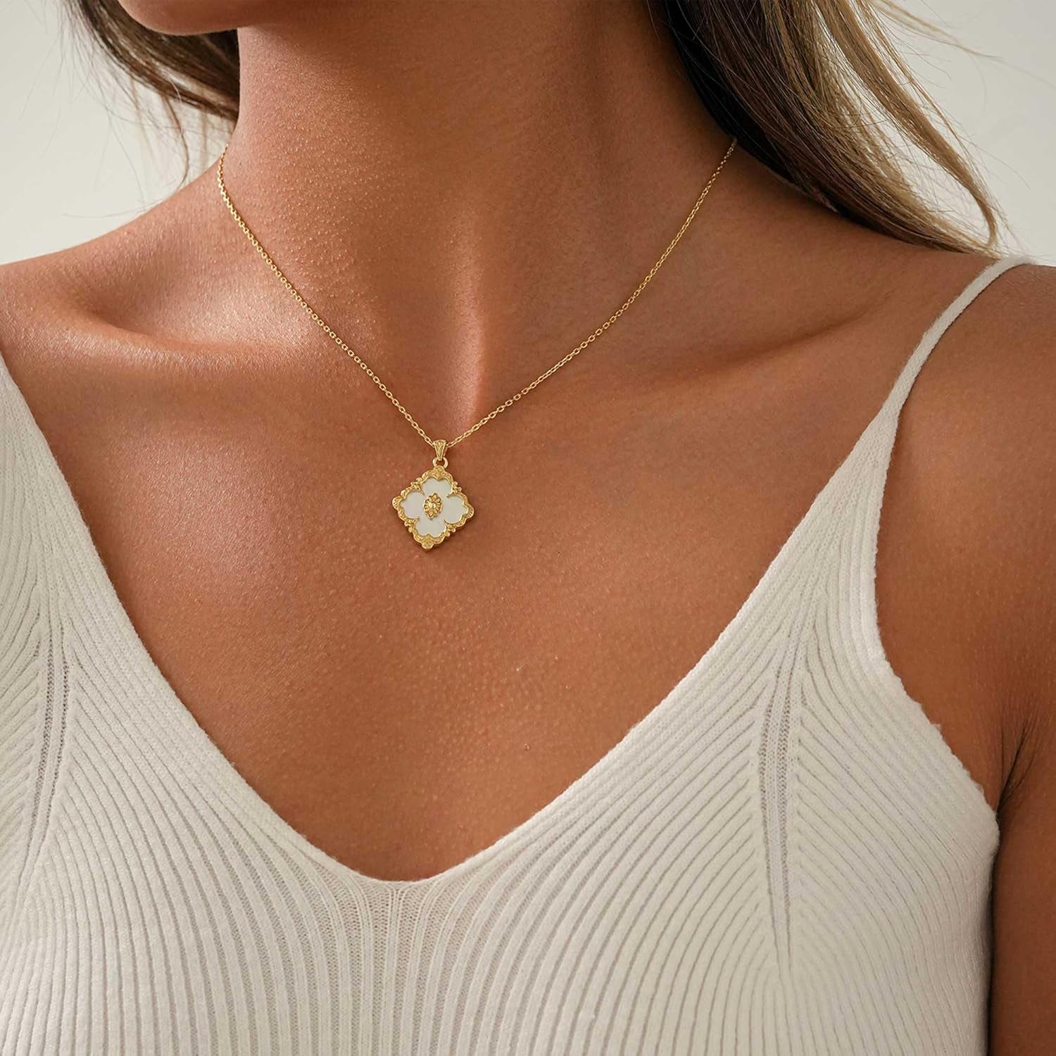 Gold Clover Necklace for Women ，Dainty 14K Gold Plated Pendant Necklace Colorful Clover Pendant Lucky Necklaces for Women Jewelry