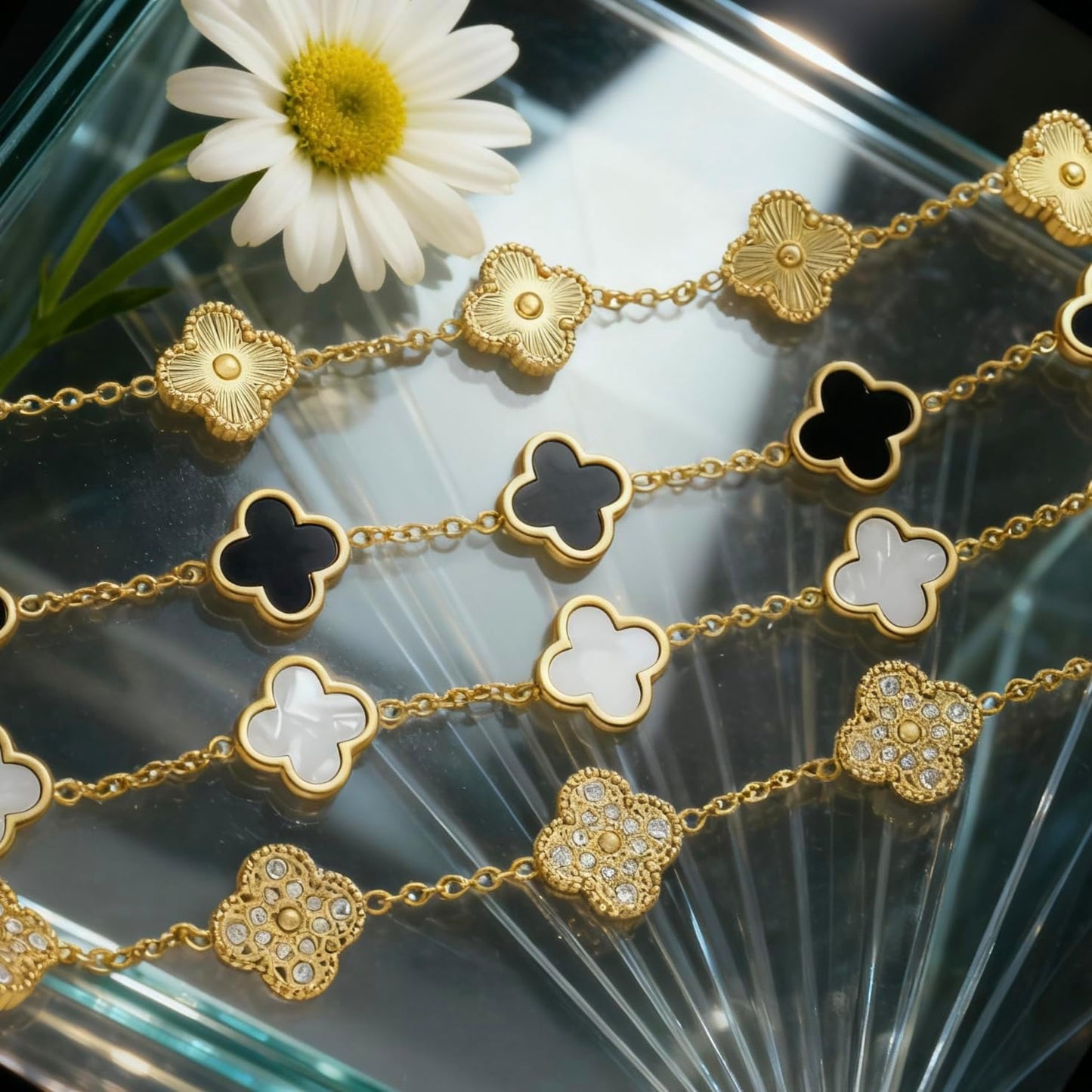 18K Gold-Plated Four-Leaf Clover Clover Women'S Lucky Bracelet White/Black/Red/Green Flower/Gold Four-Leaf Link Bracelet Fashionable Jewelry Gifts for Women