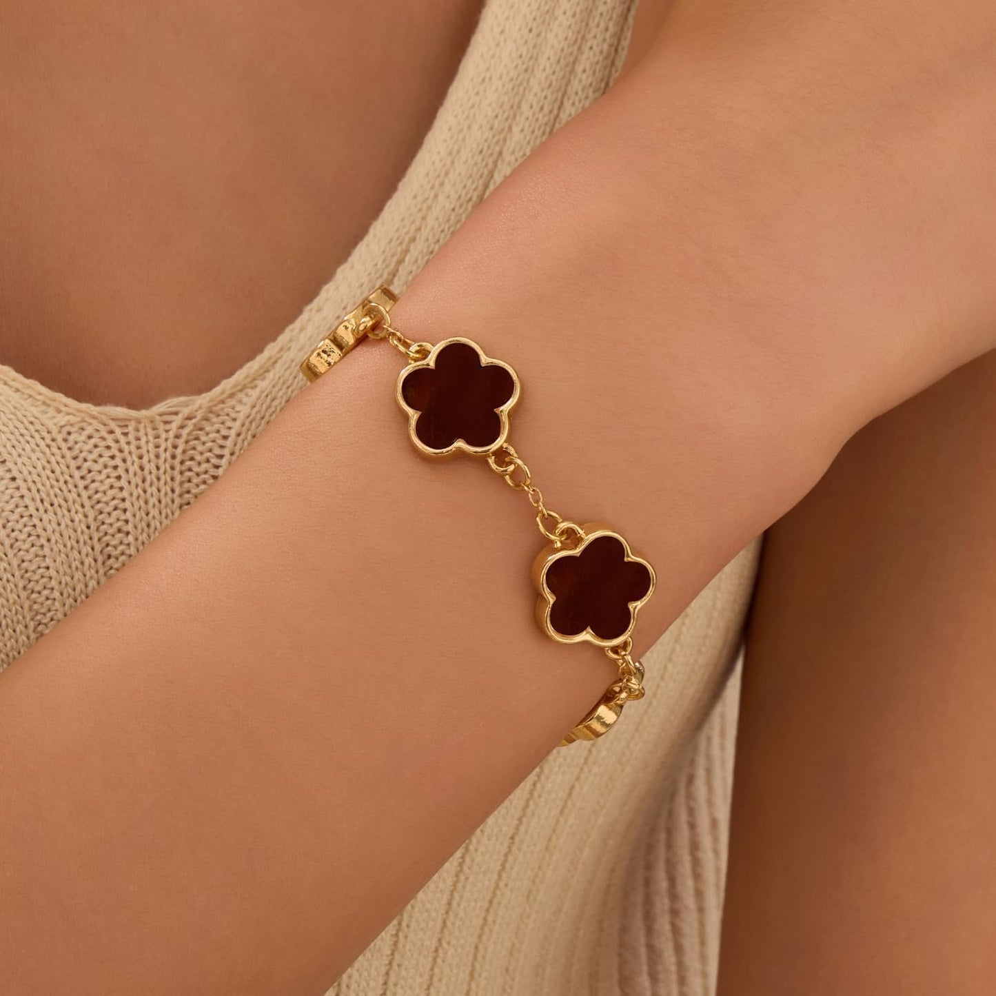 2 PCS Lucky Flower Bracelet Set for Women, Delicate Floral Chain Link, Cute and Classic Jewelry Accessory, Ideal for Daily Wear and All Occasions