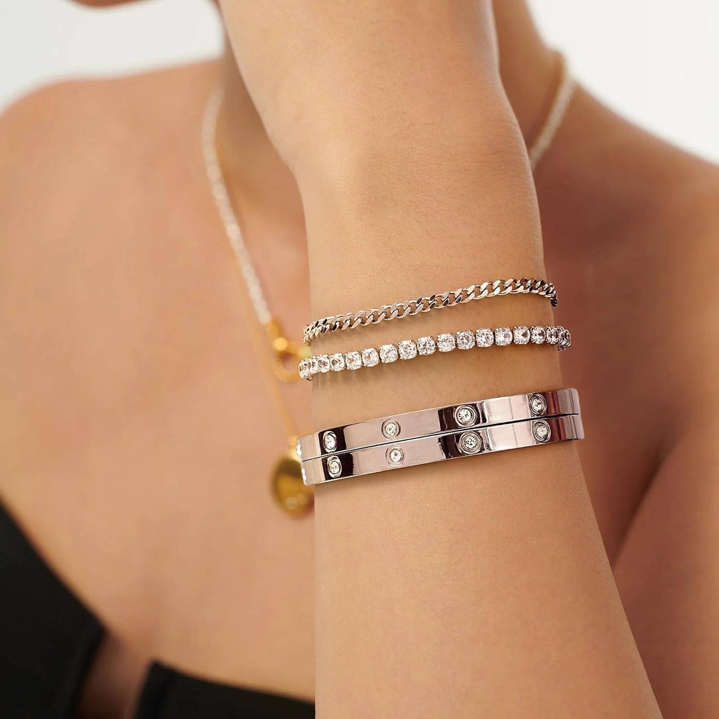 Cubic zirconia tennis bracelet from Kainier collection with sparkle