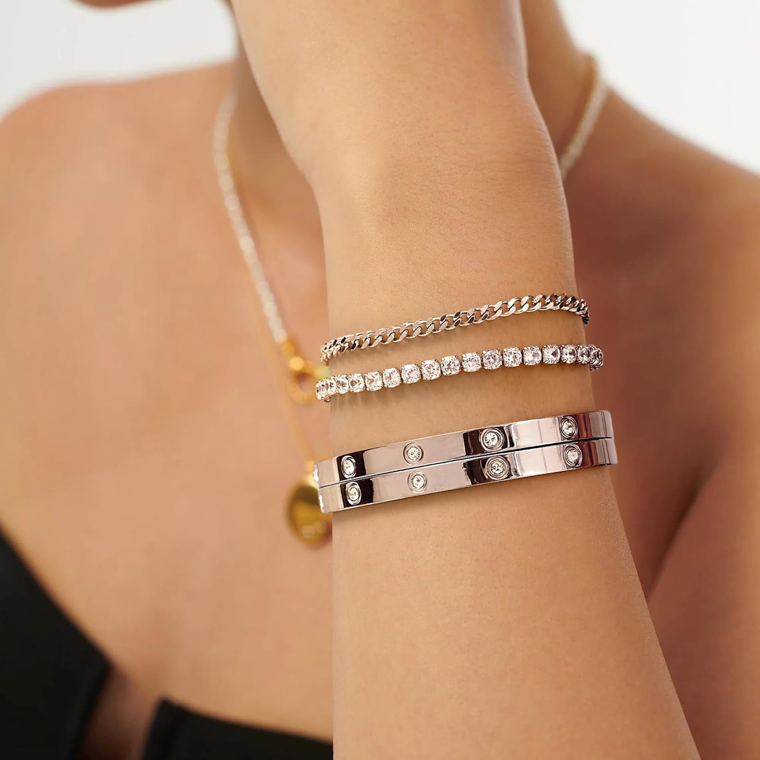 Cubic zirconia tennis bracelet from Kainier collection with sparkle