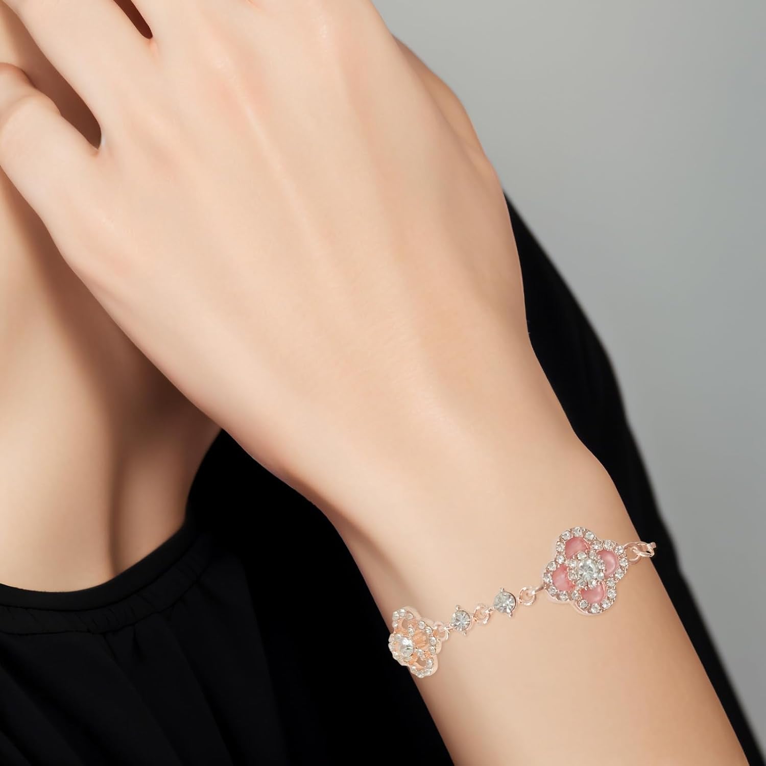 3Pcs Gold Plated Clover Bracelets for Women Trendy Lucky Sliver Four Leaf Clover Bracelet Set Stack White/Pink/Golden Jewelry Charm Flower Pulseras Para Mujer Birthday Gifts for Women/Mom/Friends