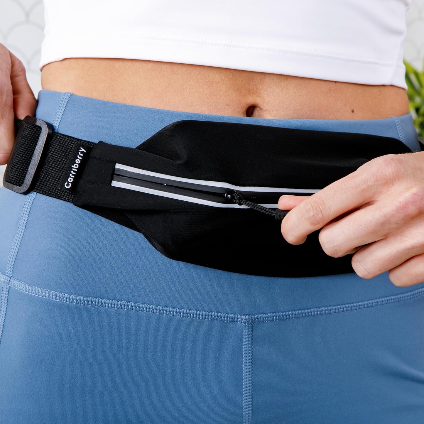 Lightweight waist bag for running with gel and money storage