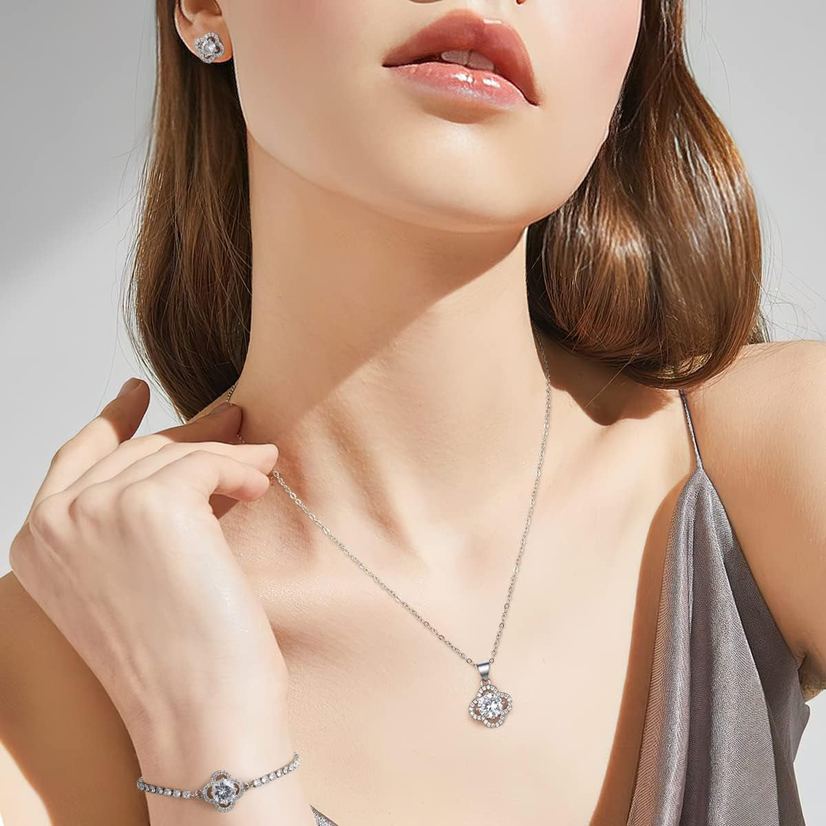Emibele Lucky Clover Bracelet Necklace Earrings Jewelry Set for Women, Classic 4-Leaf White Gold Plated Bracelet Cubic Zirconia Studs Earrings Good Luck Pendant Necklace Mother’S Day Jewelry Gifts