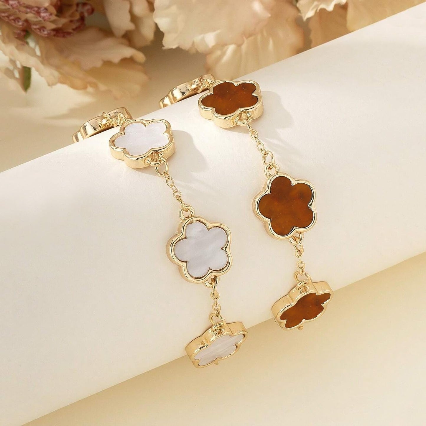2 PCS Lucky Flower Bracelet Set for Women, Delicate Floral Chain Link, Cute and Classic Jewelry Accessory, Ideal for Daily Wear and All Occasions